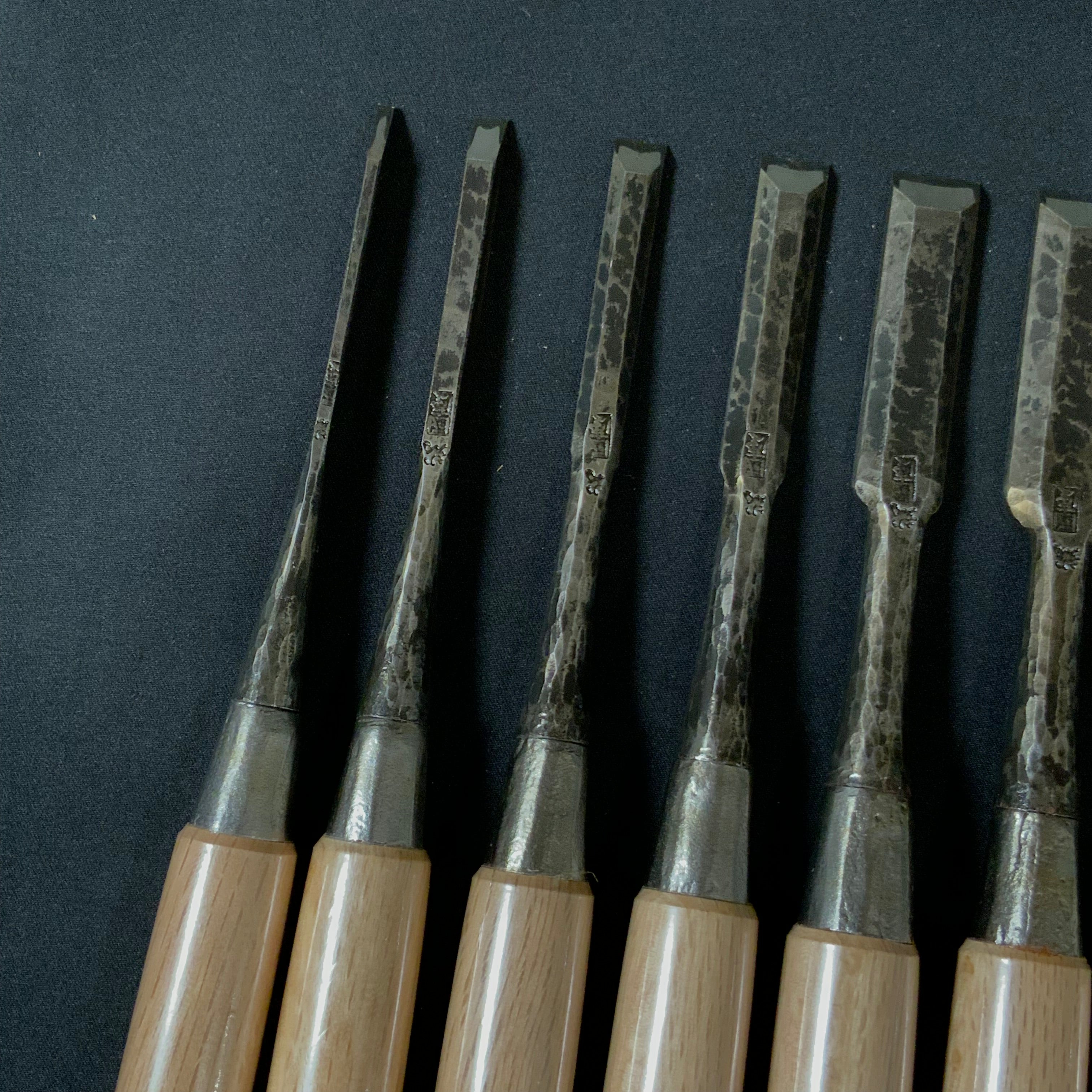 Old stock #2 Kunikei Triple Ura Bench chisels set by Ikeda Yoshiro hammering 掘出し物 池田慶郎氏 三代目国慶作 追入組鑿 打出し 三本裏