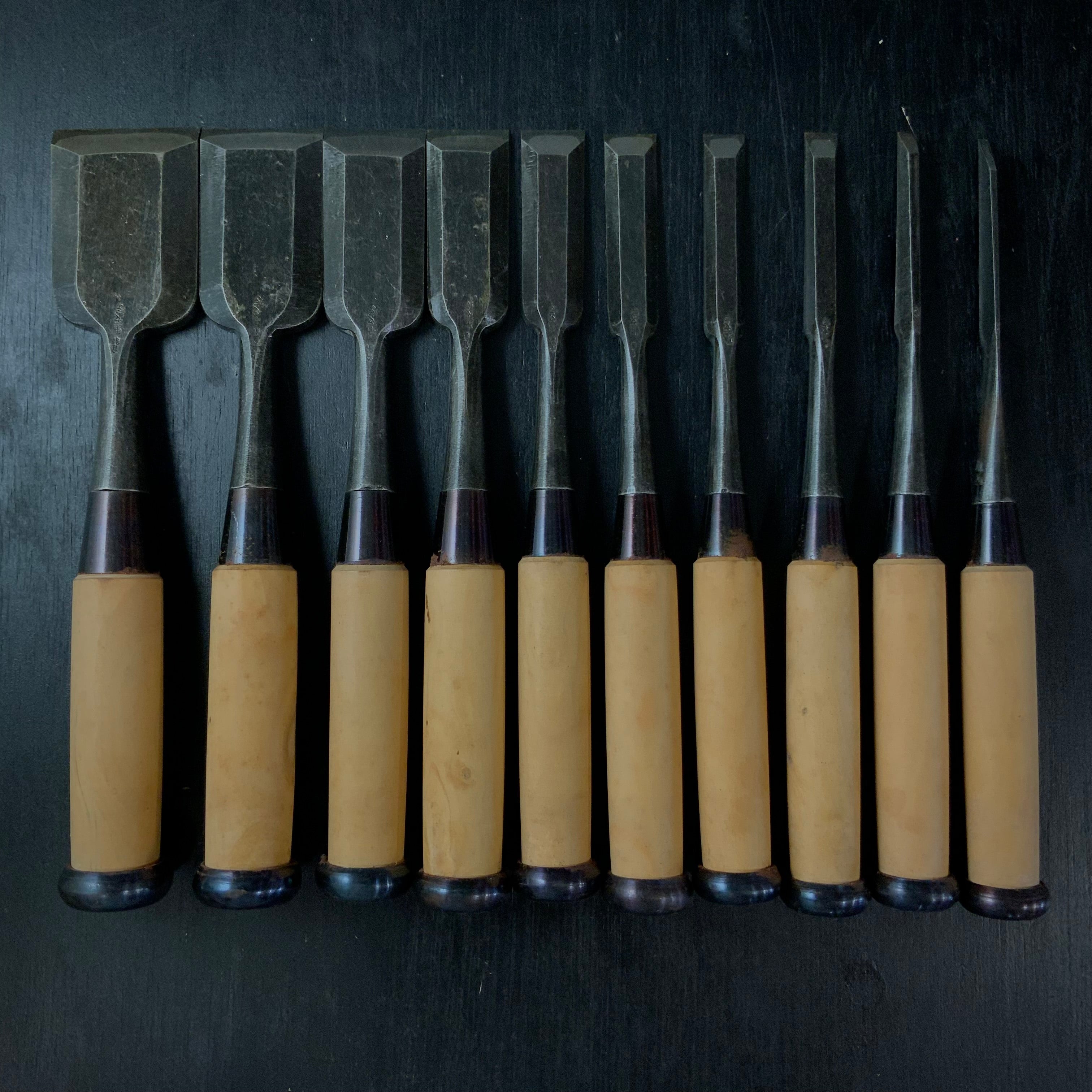 Old stock Oni-Ichimonji Bench chisels set 掘り出し物 鬼一文字 追入10本組鑿 Oiirenomi