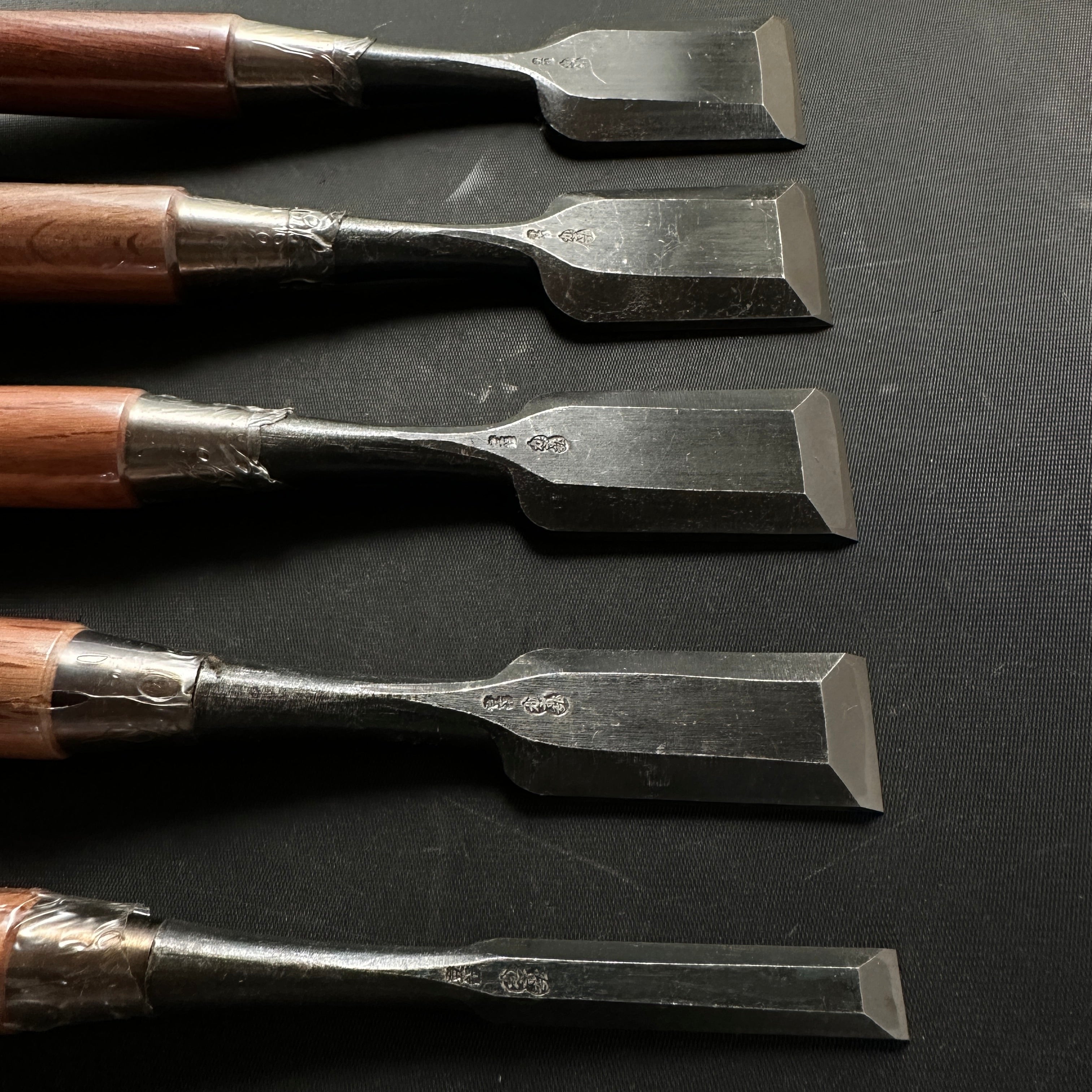 Kazuhirro Old stock Bench chisels set by Endou Kazuo 遠藤一雄作 かず弘 追入5本組鑿 Oiirenomi