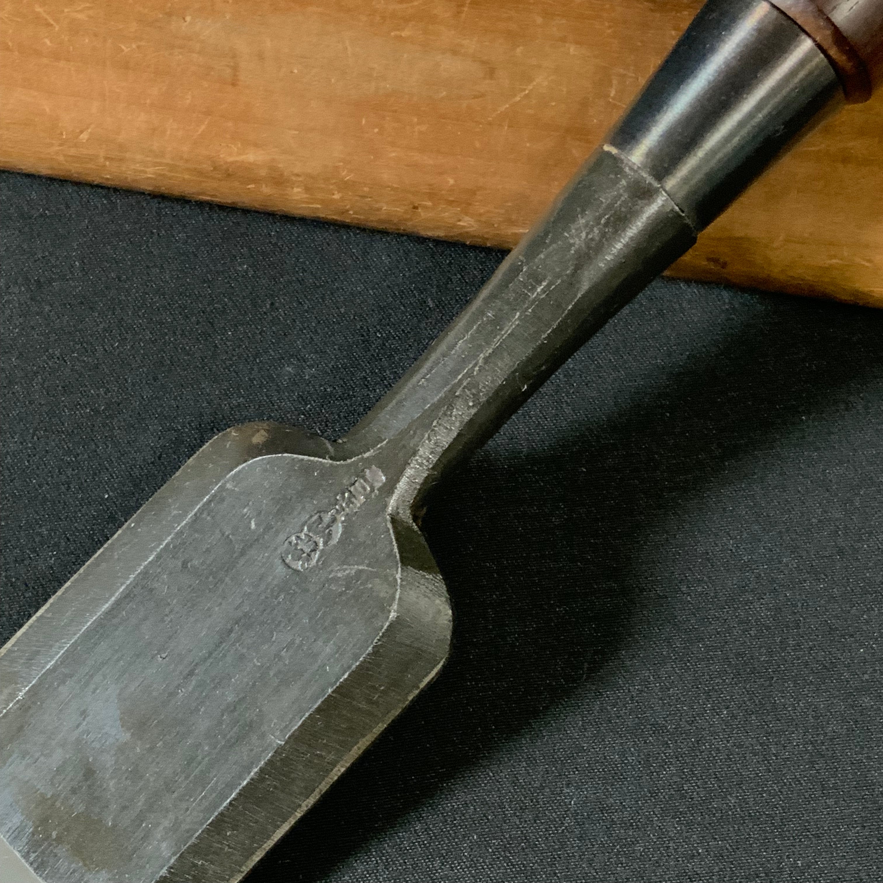 Old Stock Yamahiro Bench chisels by Okayama Takeshi 掘り出し物 岡山猛作 山弘 追入鑿 紫檀 30mm