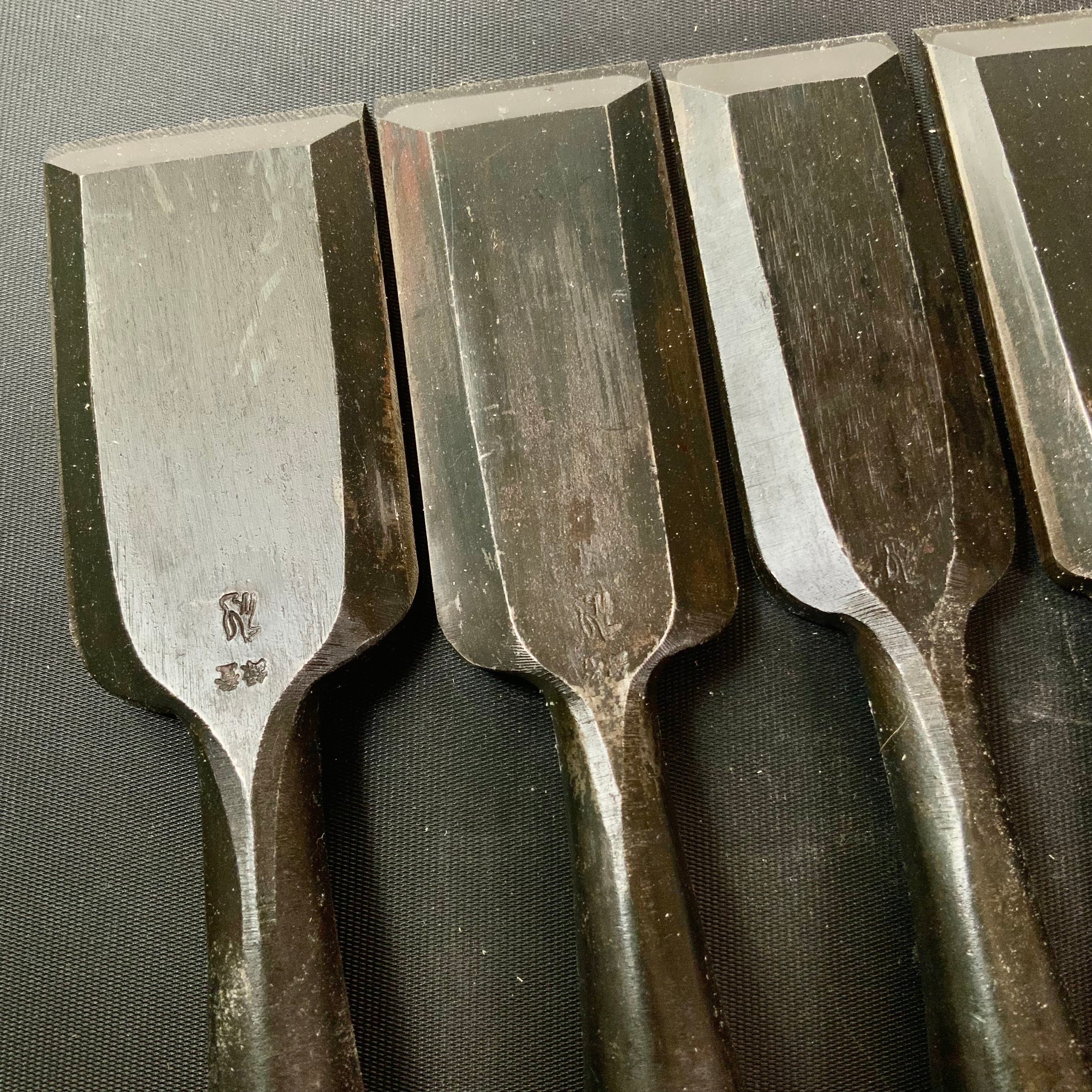 Old stock Kitsune Timber chisels set with white steel by Isono Nobuo 磯野信夫作 狐 叩鑿 7本組