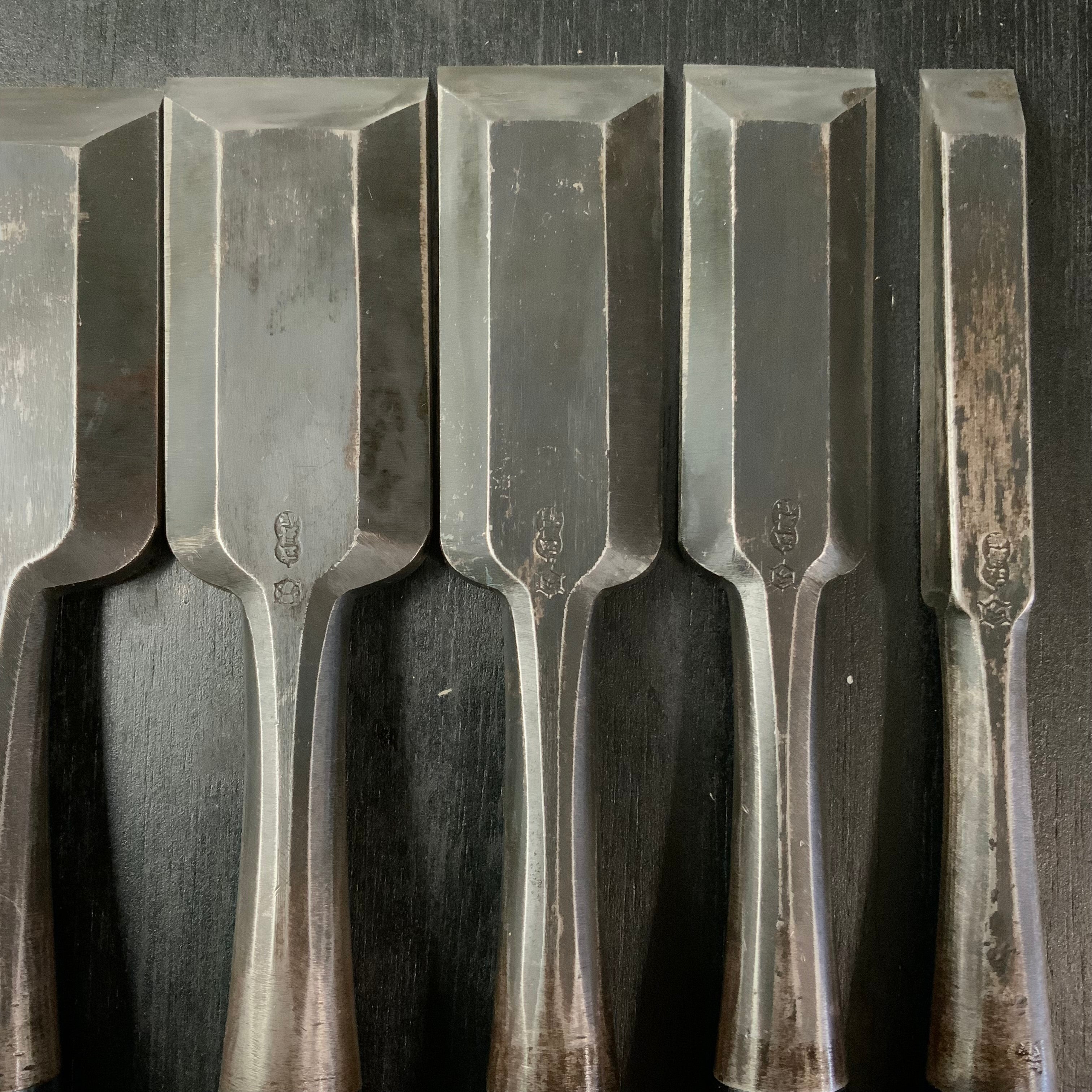 Old stock Hidari-Osahiro Timber chisels 掘出し物 左長弘 厚鑿 Atsunomi