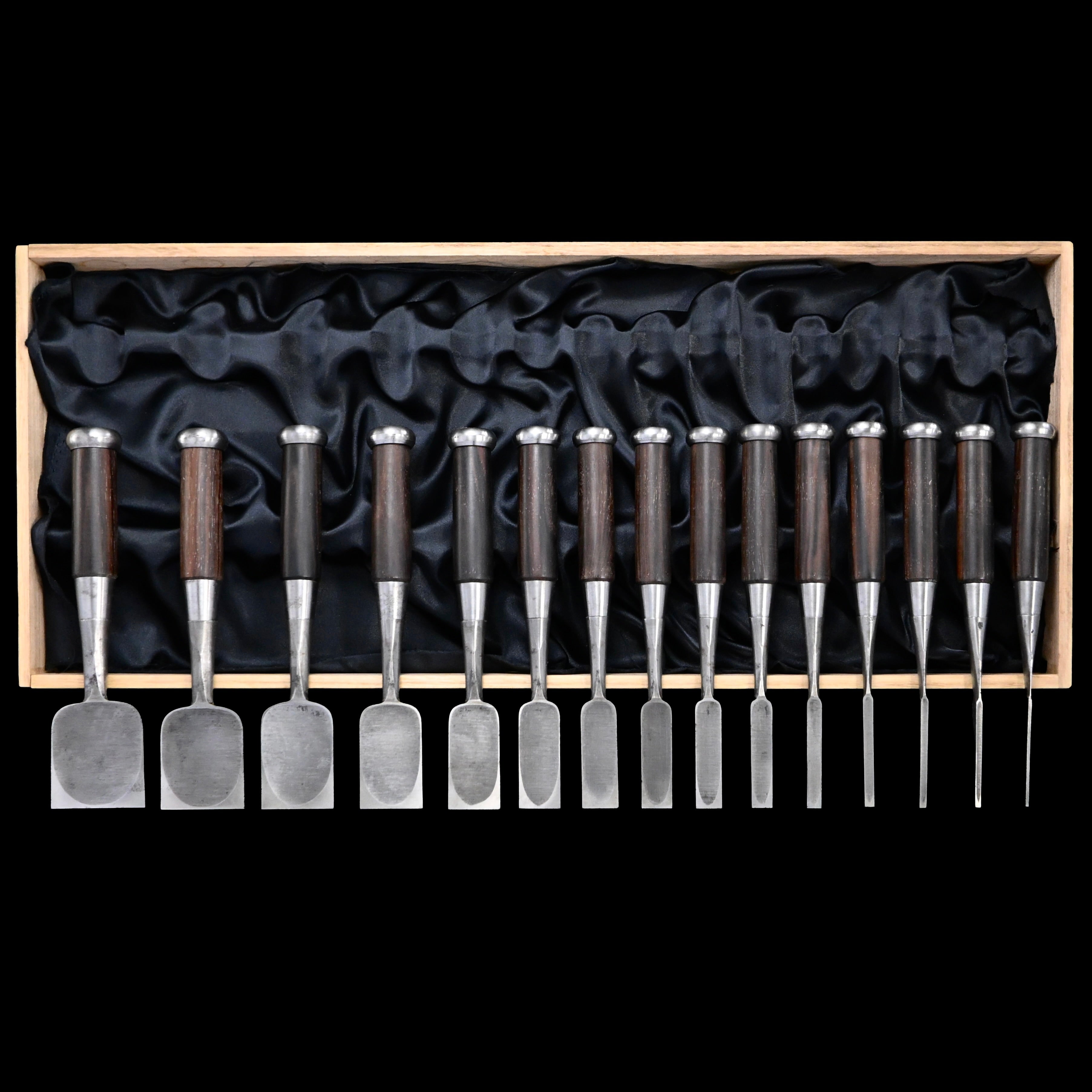 Authentic Vintage Naoyuki (Yamahiro) Bench Chisels set by Okayama Takeshi 希少品 岡山猛作 直之(問屋銘) 追入鑿15本組