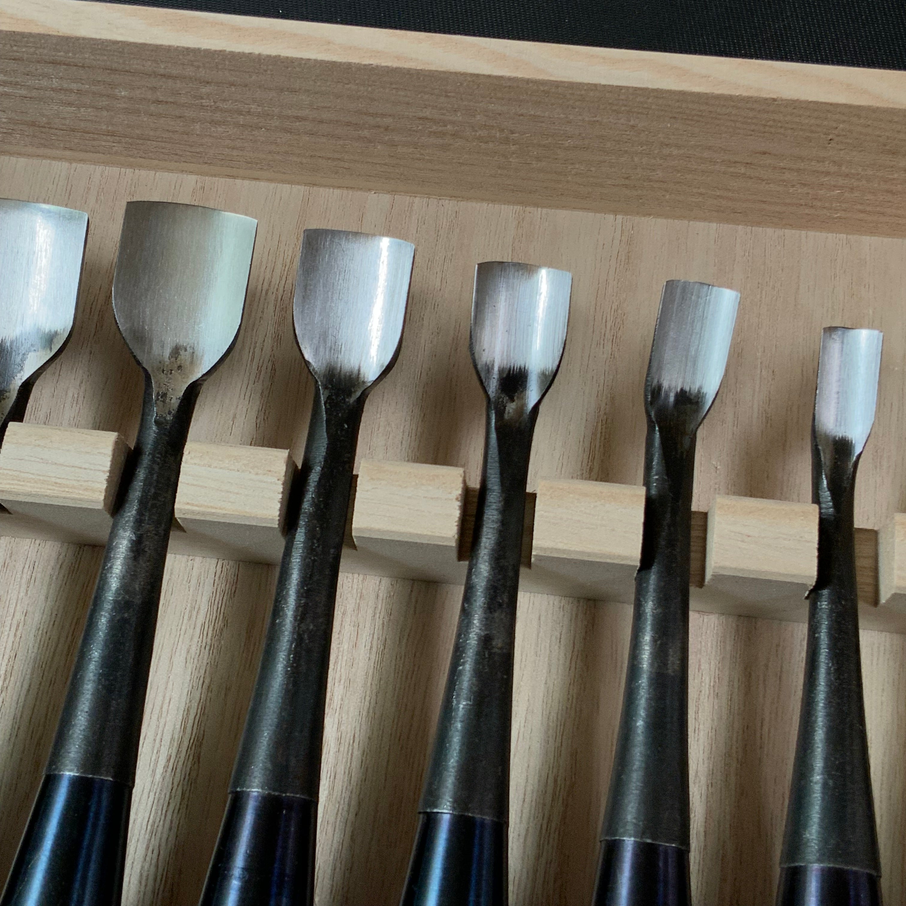 Hashi Spoon chisels set Carving chisels with white steel 橋 清玄作 丸曲組鑿 八本組