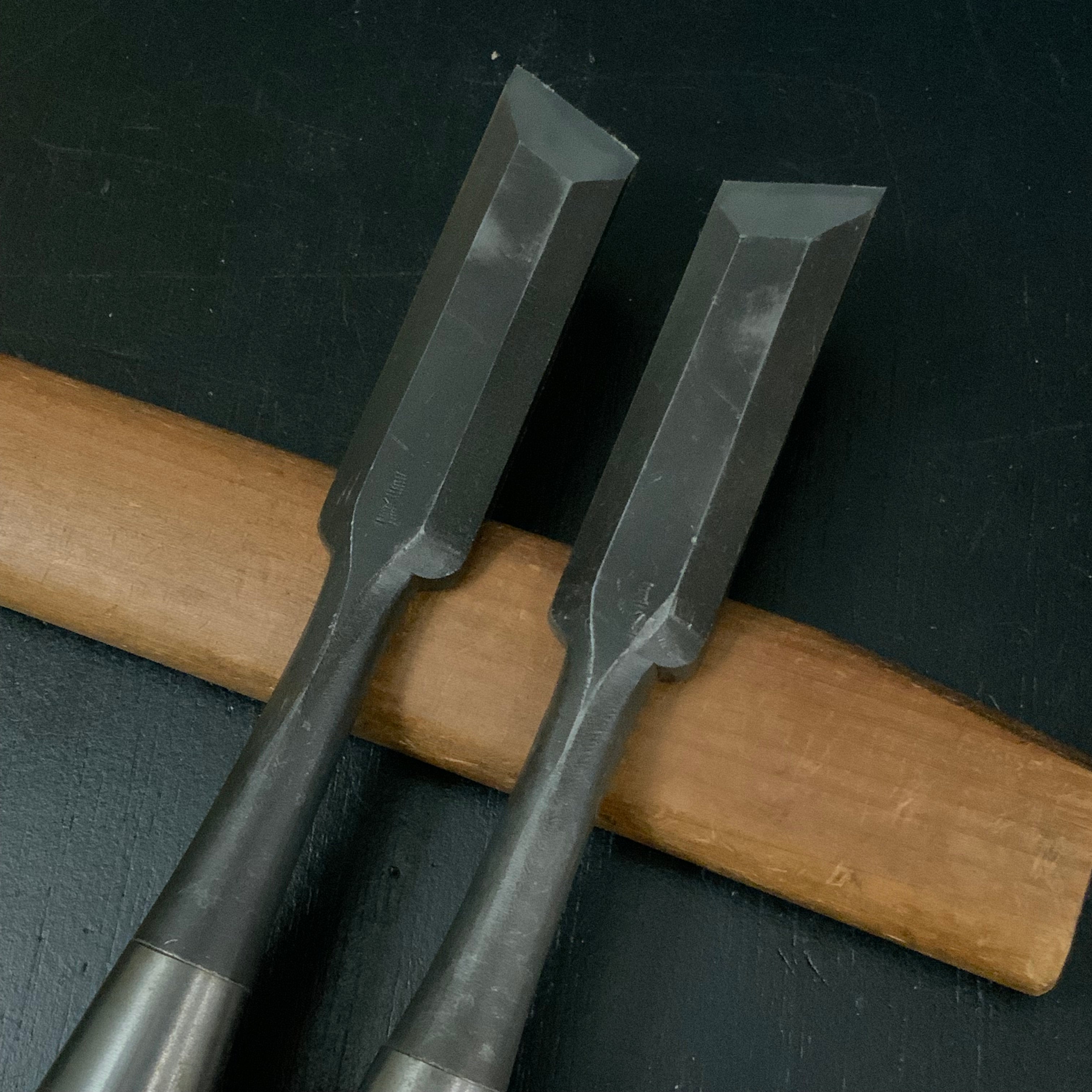 Old stock Hiroshige Middle Timber Oblique chisels Set 21mm 廣重 イスカ追入鑿 2本セット 21mm