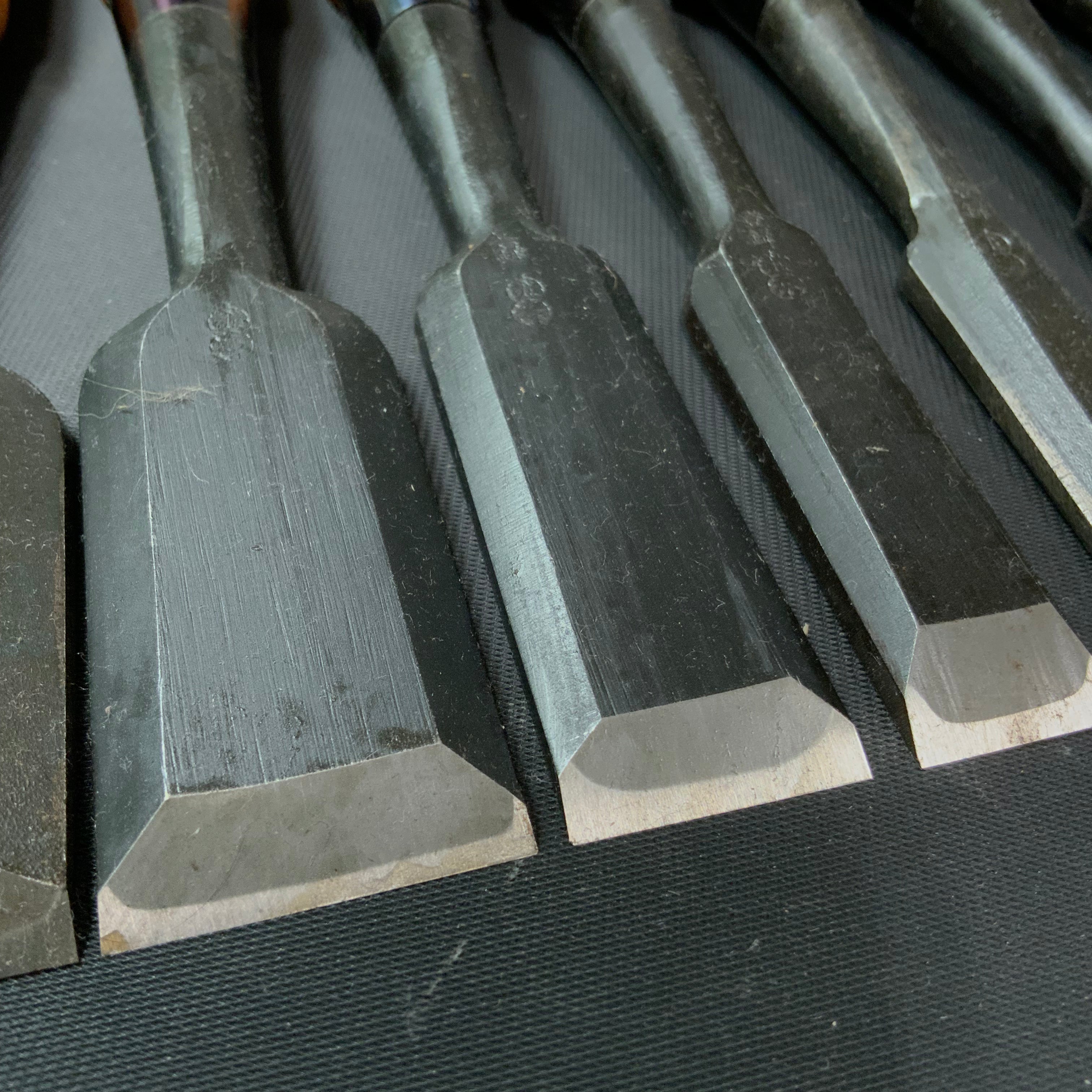 Old stock Koshitaka Bench chisels set 掘出し物 越孝 追入10本組鑿 Oirenomi