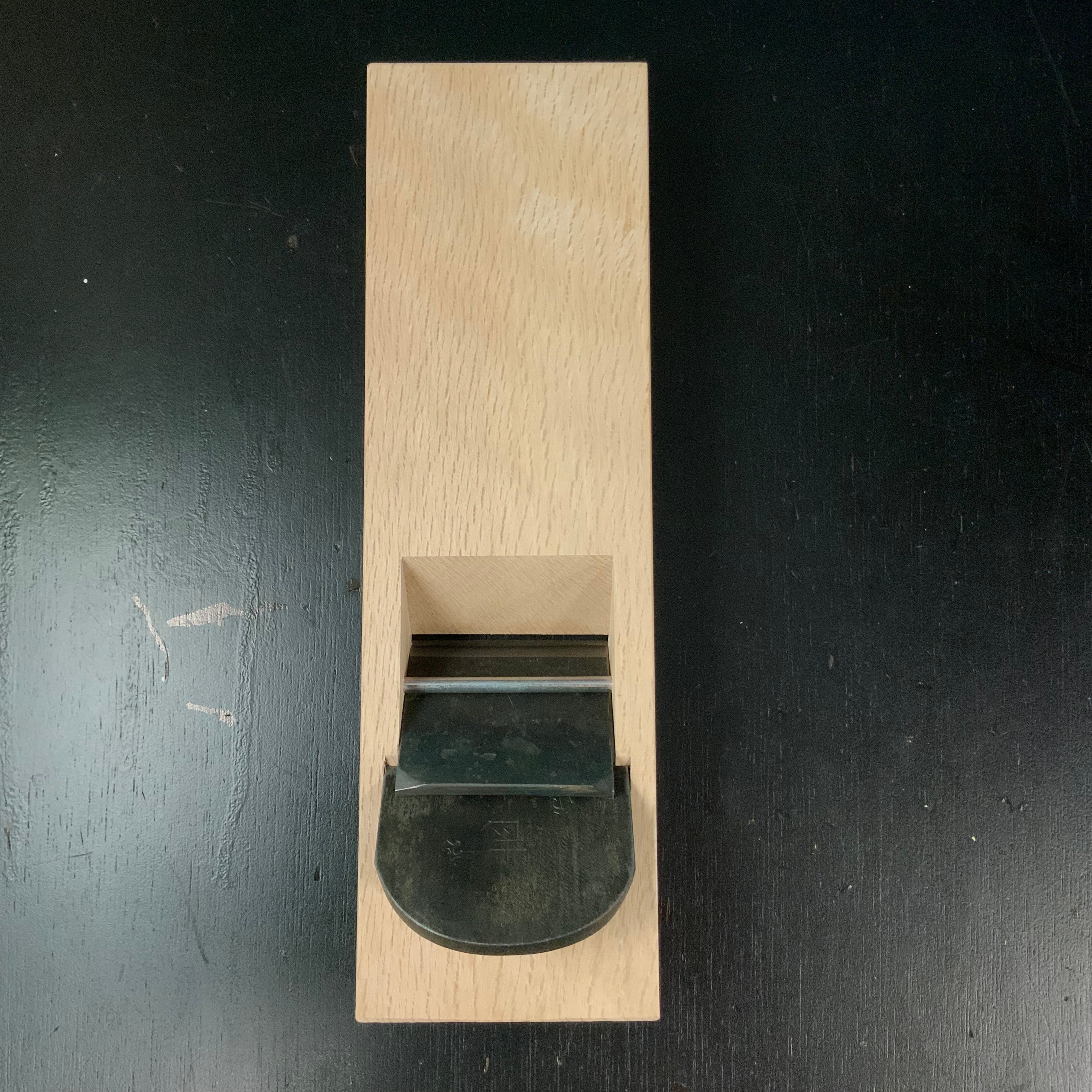Old stock Kokorozashi Yabane Black Smoothing Plane (Kanna) by Ishido 掘出し物 志 10代目石堂輝秀 黒矢羽仕上げ鉋 小吉屋台入 70mm