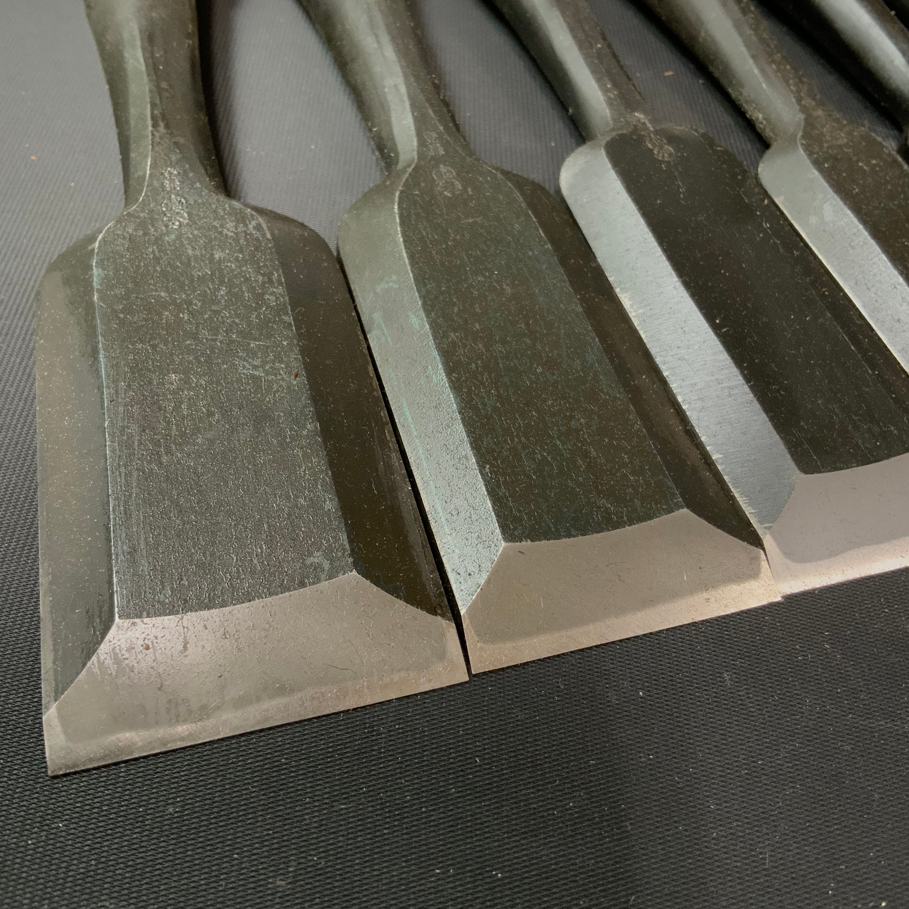 Mixed tinber chisels set Koshitaka and kikuhiromaru with White Steel 越孝・是弘 厚鑿 六本組 Atsunomi