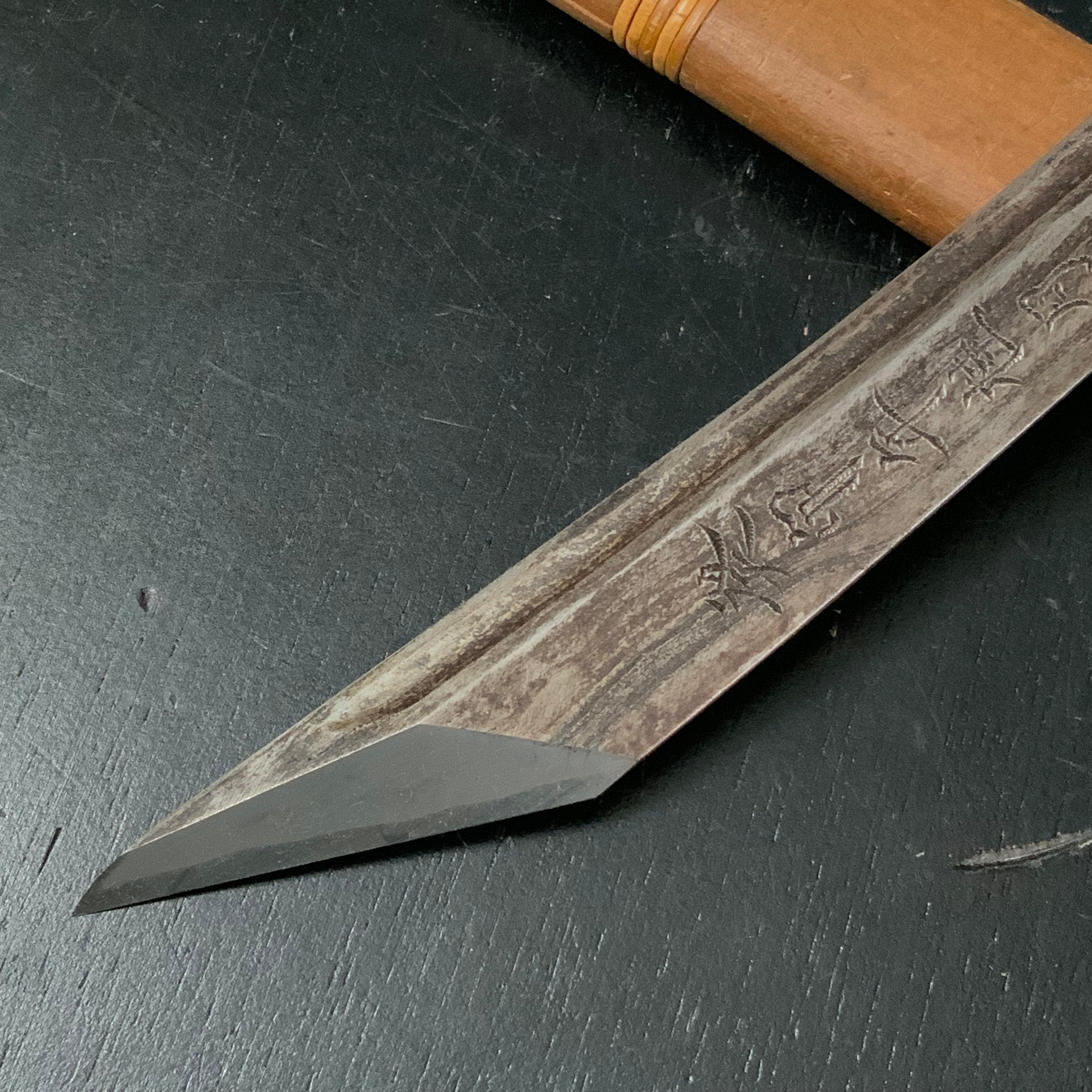 Rinpyoutousyakaijinretsuzaijin Hirotsugu Left hand Kiridashi by Sozen Carving 臨兵闘者皆陣列在前 廣貢 素全作 切出し小刀 左 27mm