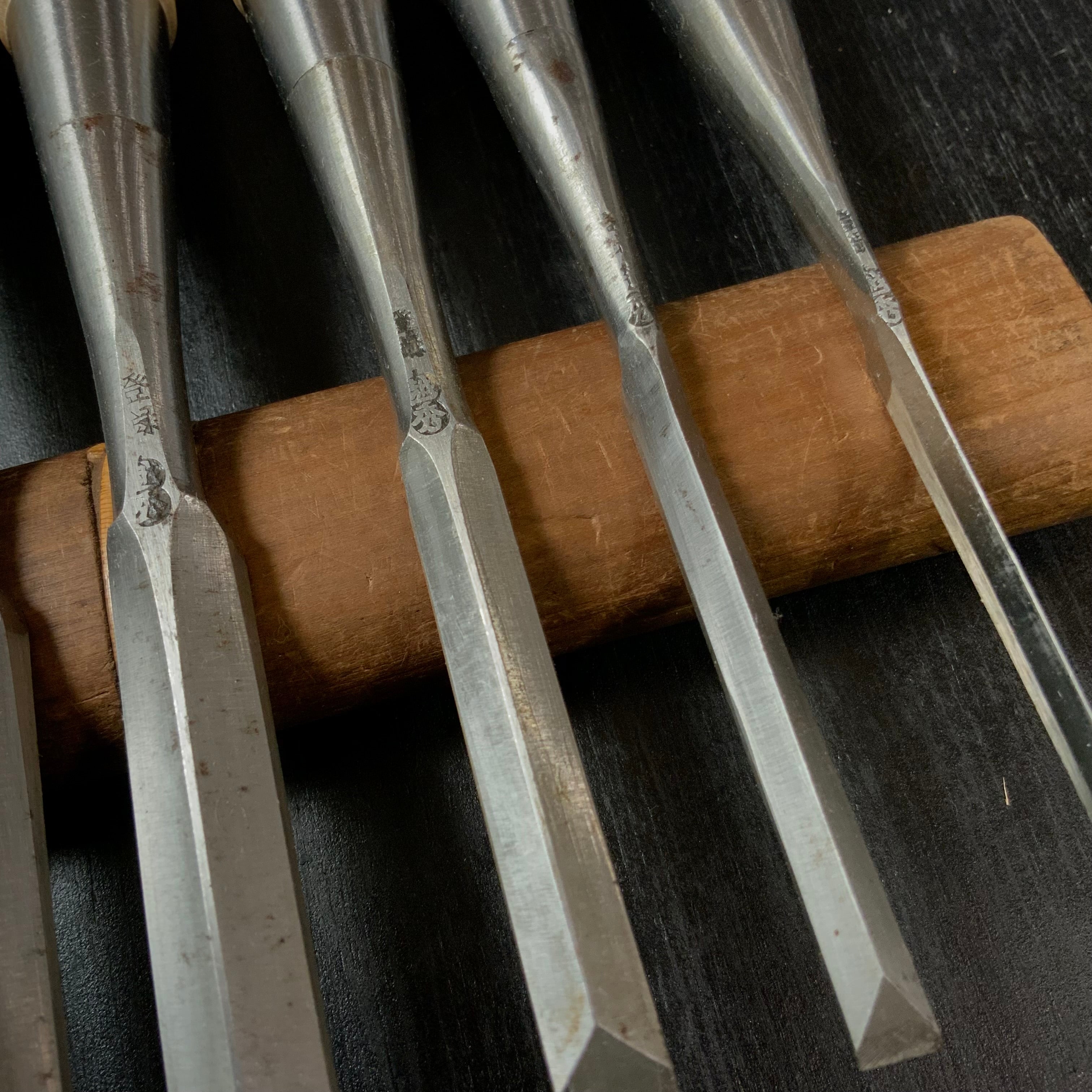 Old stock Koshihide Dovetail Bench chisels set / 掘出し物 越秀 鎬追入組鑿 磨き仕上げ Oirenomi