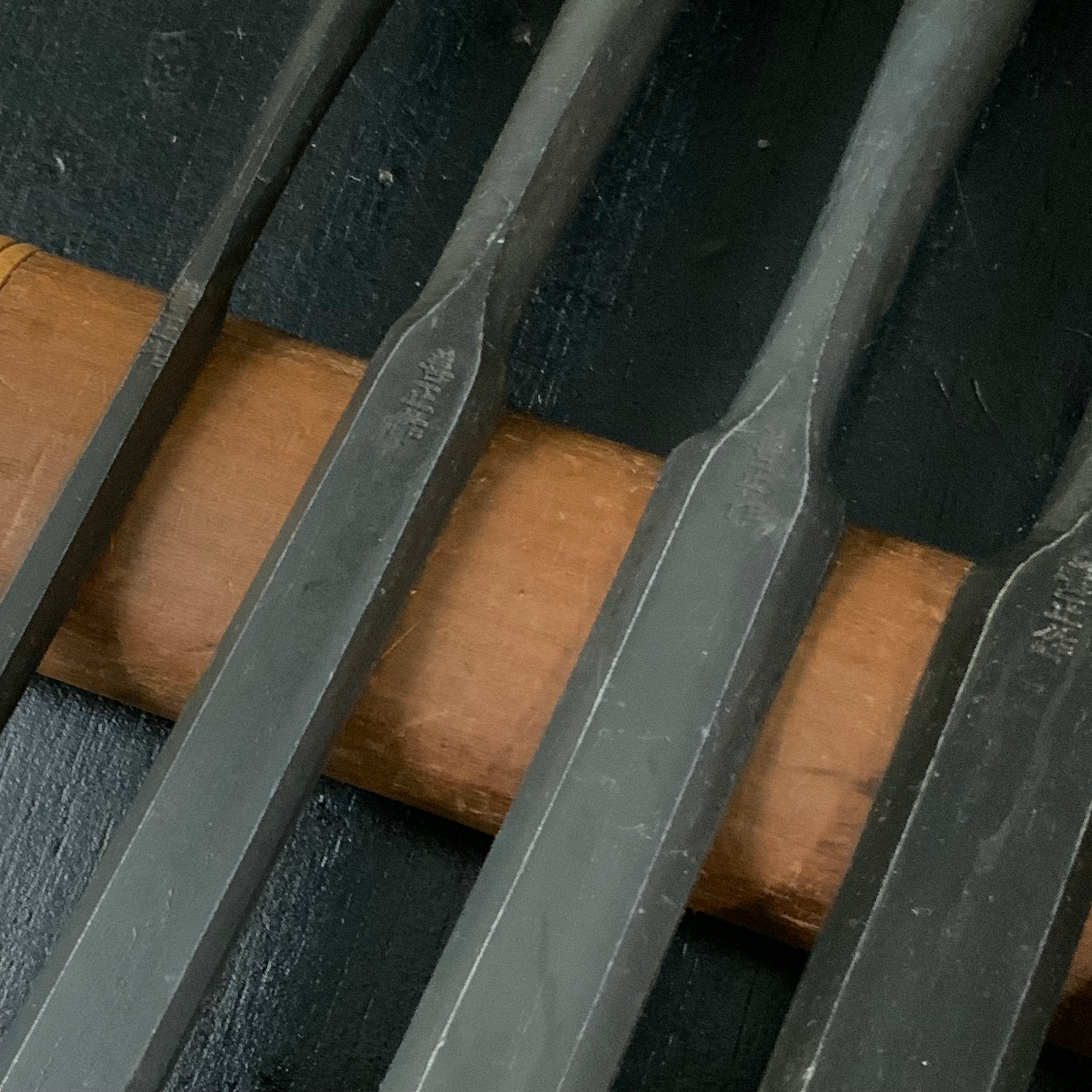 Old stock Yoshimasa Paring chisels Set (Usunomi) with white steel 掘出し物 善正 面取薄鑿 5本組