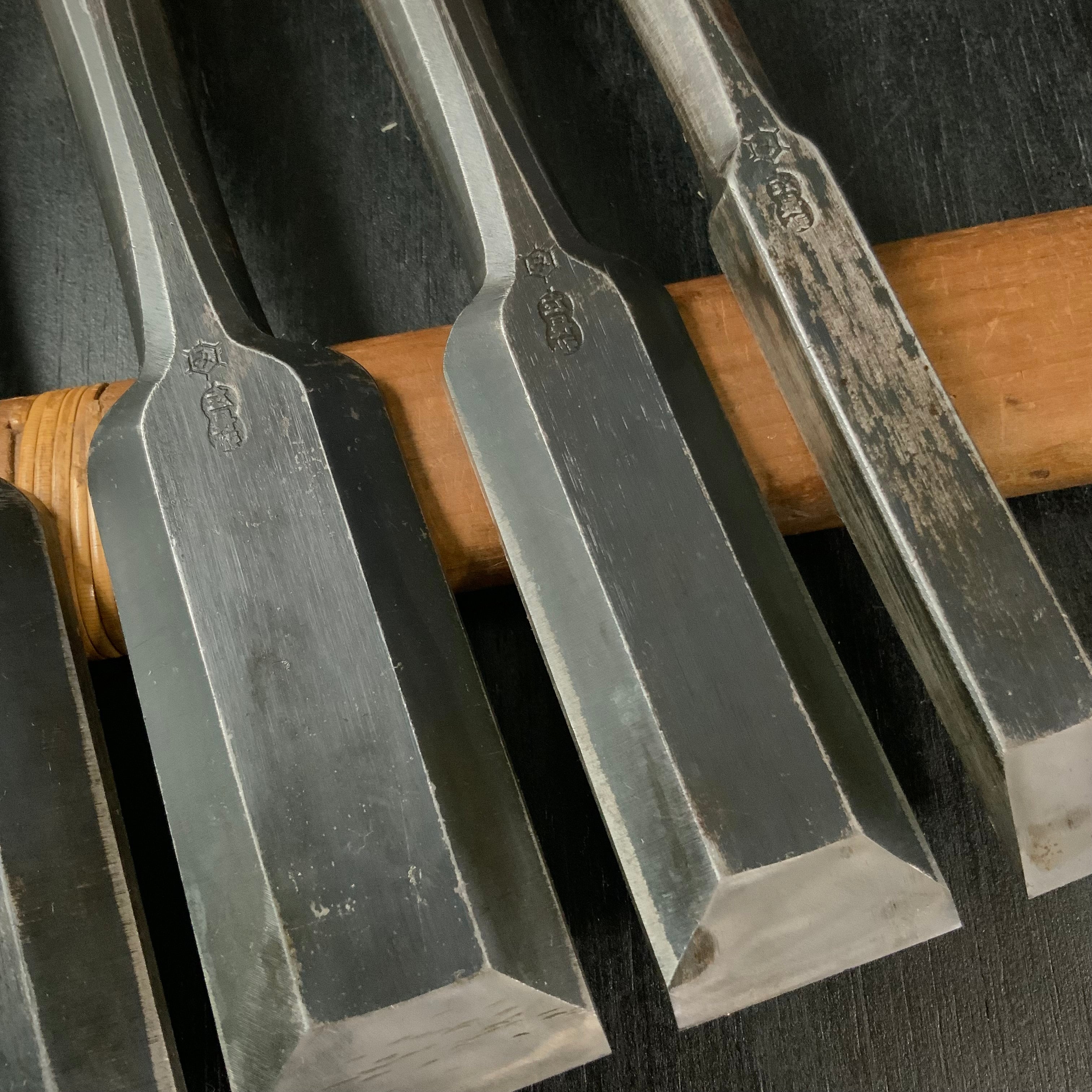 Old stock Hidari-Osahiro Timber chisels 掘出し物 左長弘 厚鑿 Atsunomi