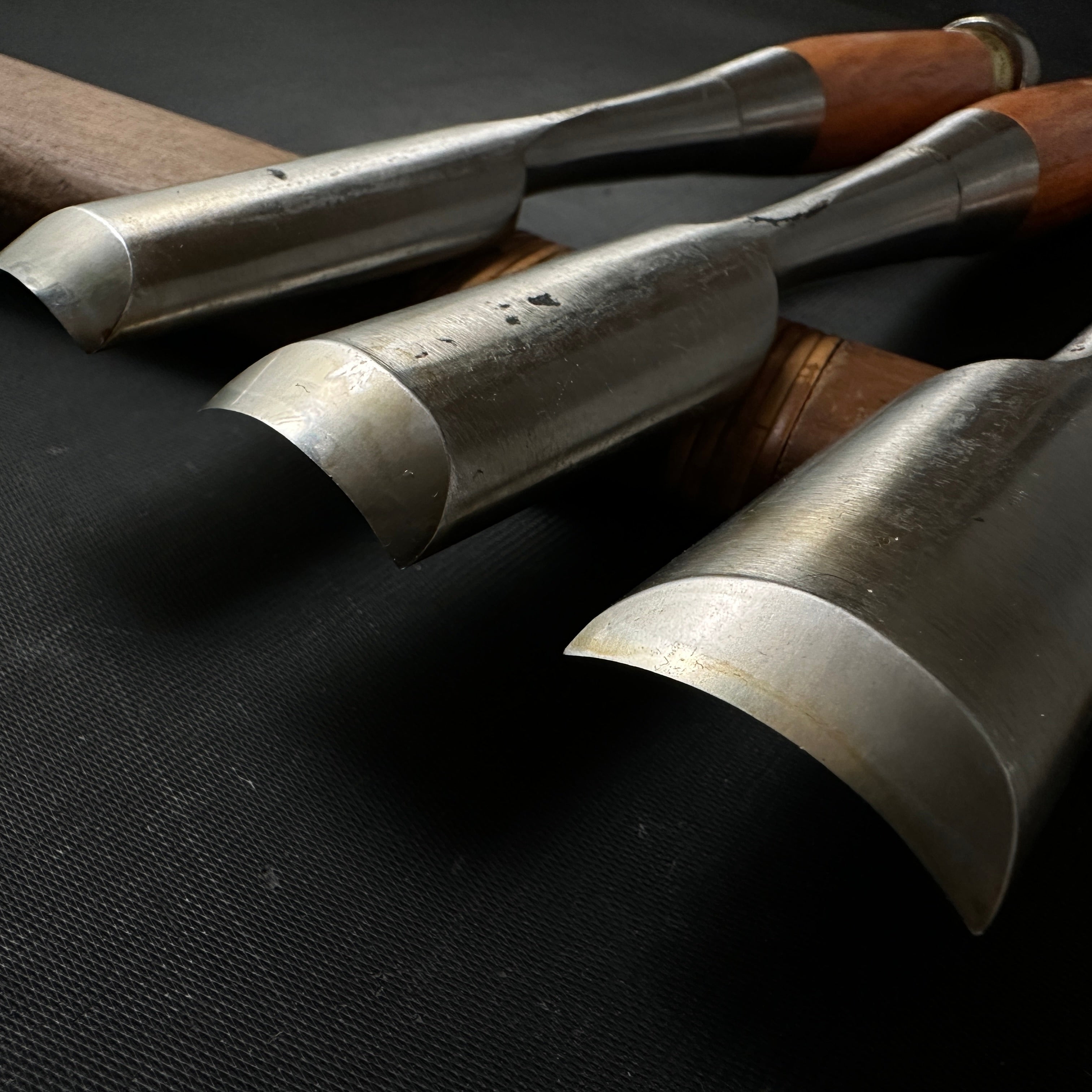 Old Stock Kuniaki Uchimaru chisels ______ 掘出し物 國明作 内丸鑿 18 /24/ 30mm