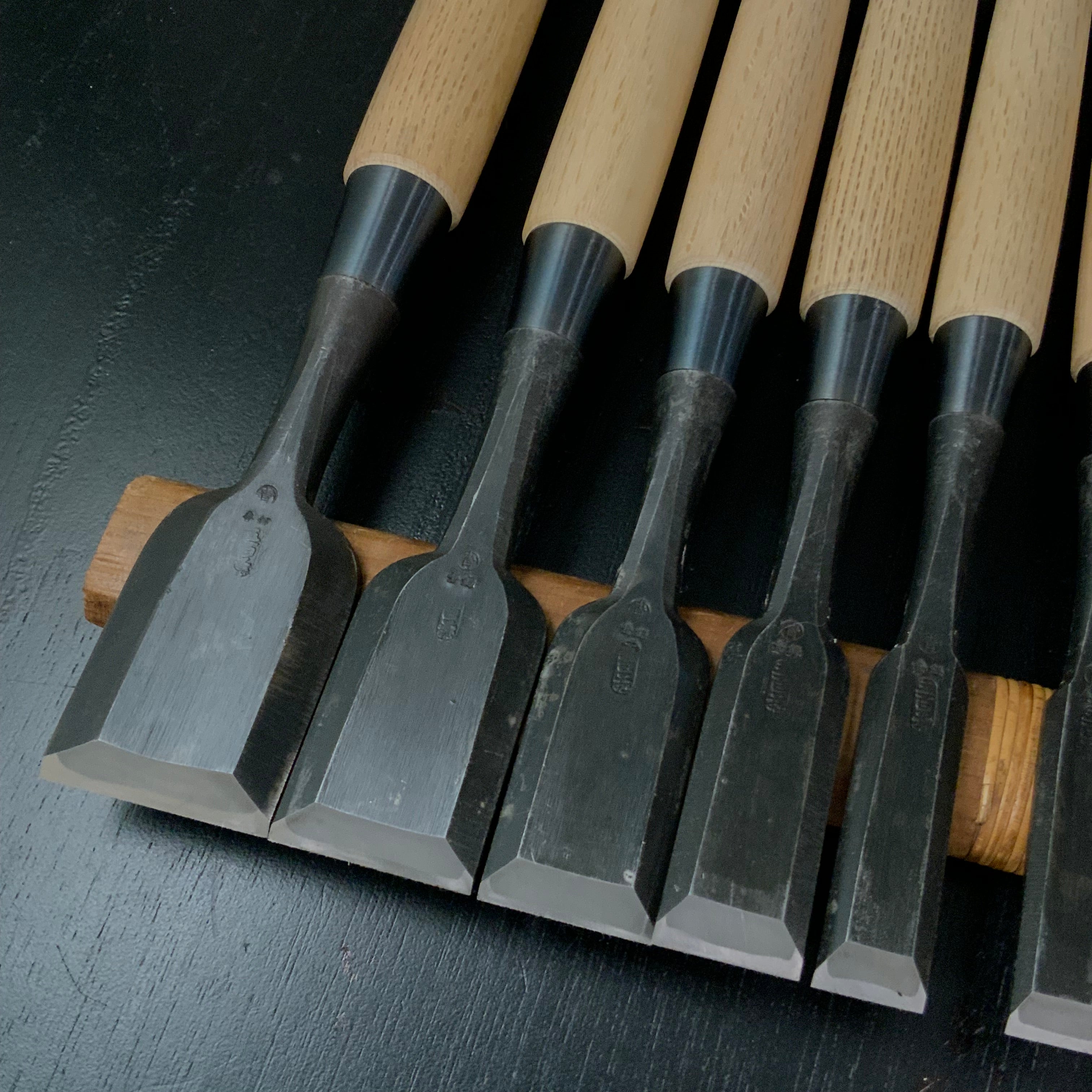 Ioroi Bench chisels set (Oirenomi) by Blue steel 五百蔵作 追入組鑿 青紙鋼
