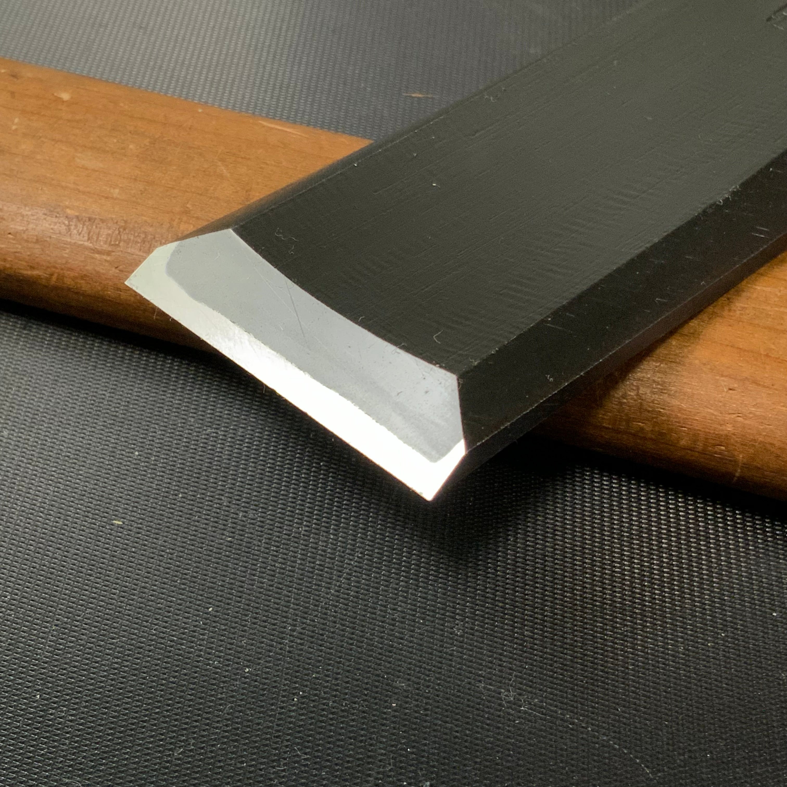 Tasai Dovetail Paring chisels (Usunomi) with blue steel 田斎作 薄鑿 42mm