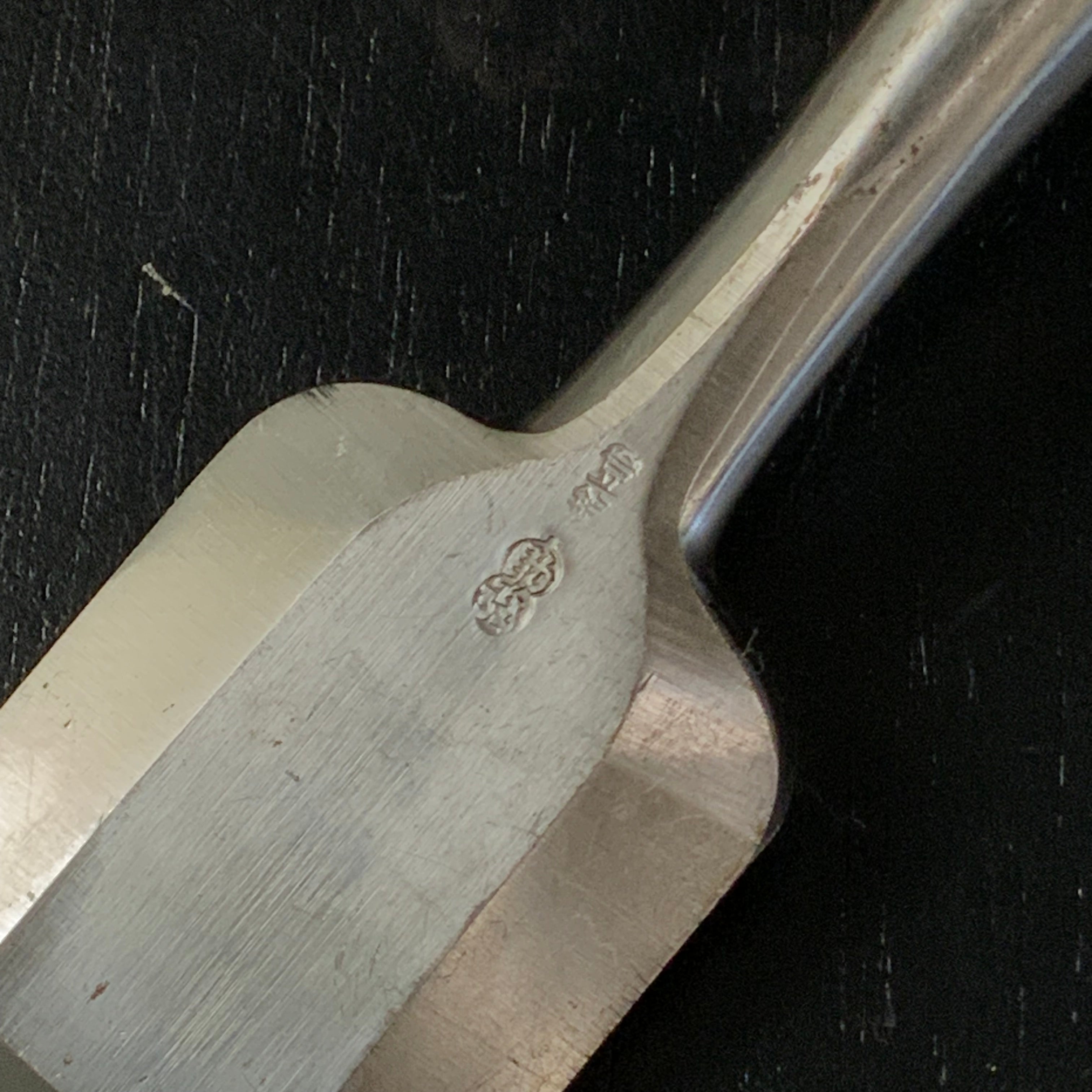 Old stock Sukehiro Bench chisels (Oirenomi) with white steel 掘出し物 助弘 追入鑿 四つ裏 oirenomi 42mm