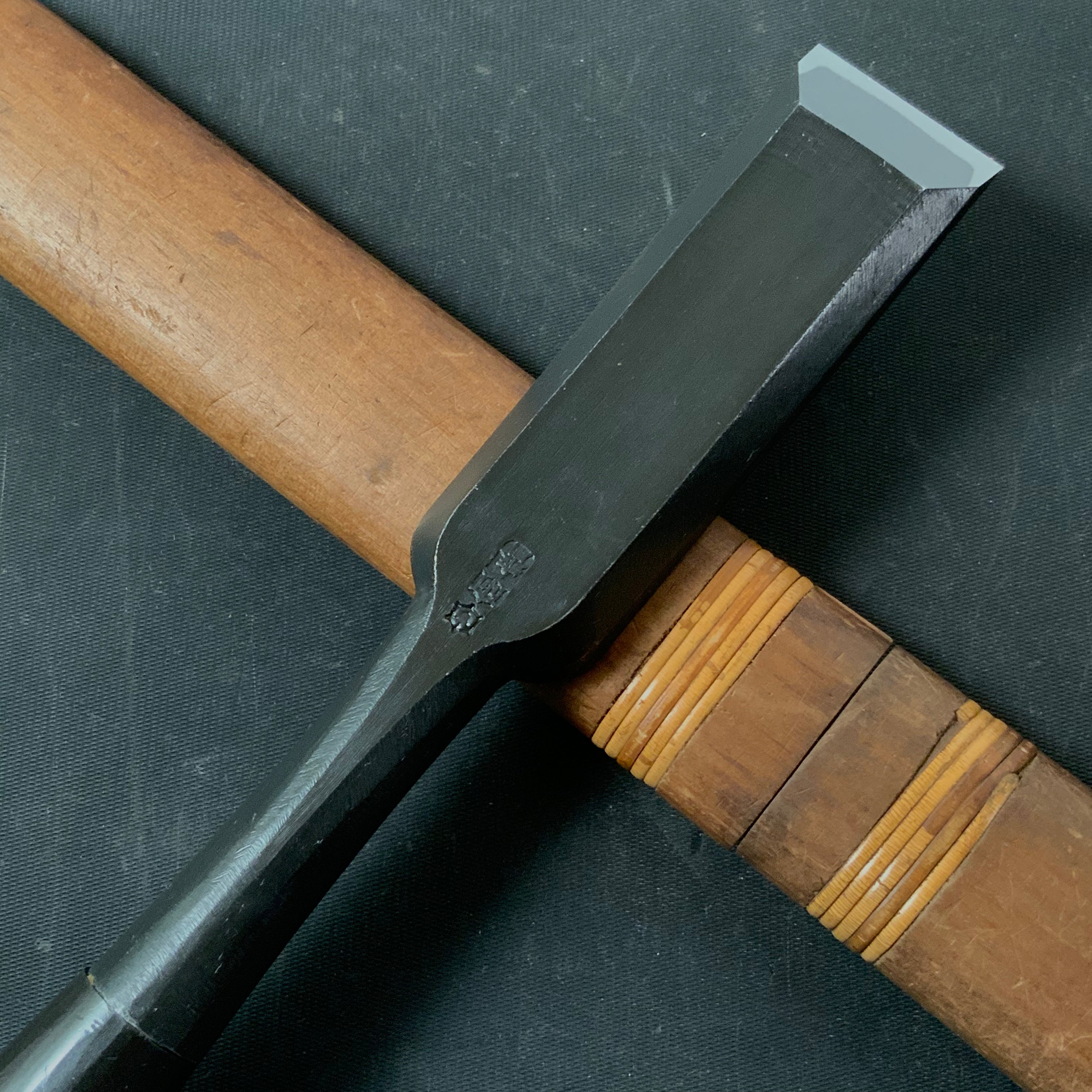 Tasai Timber chisels (Tatakinomi) with blue steel 田斎 黒仕上げ 叩鑿 30mm