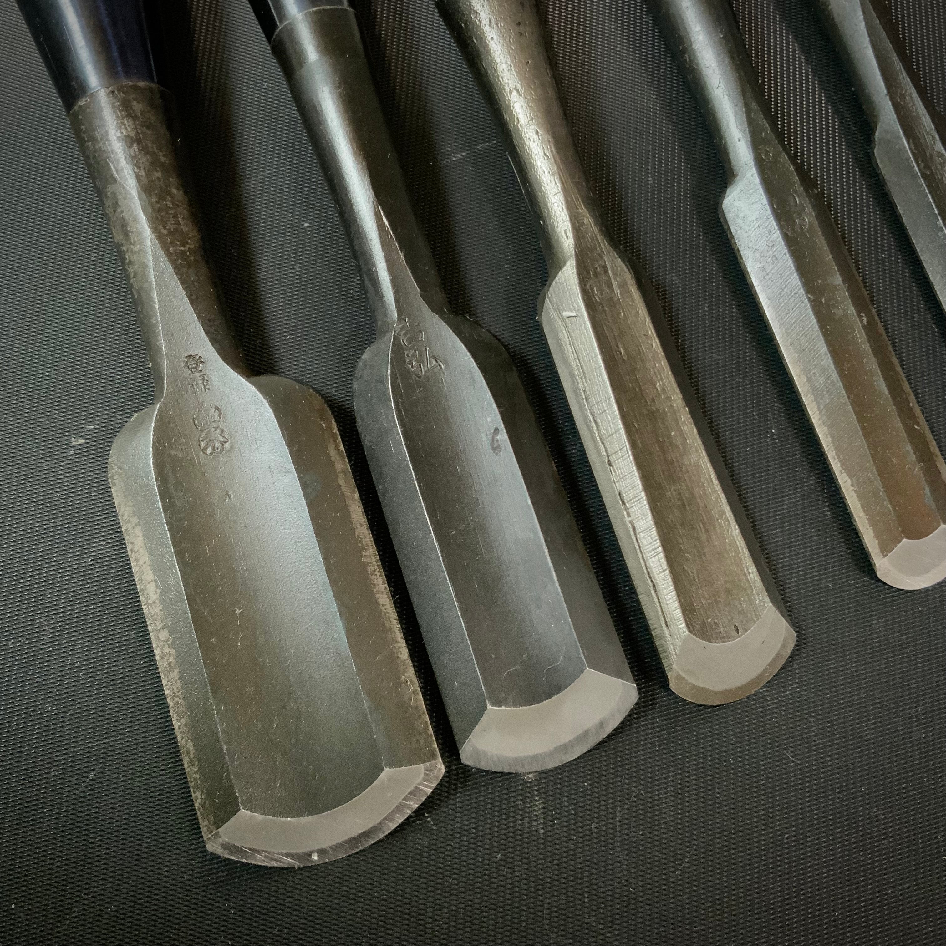 #17 Old stock Soto maru bench chisels set with white steel 掘出し物 外丸追入組鑿 5本組 Sotomarunomi