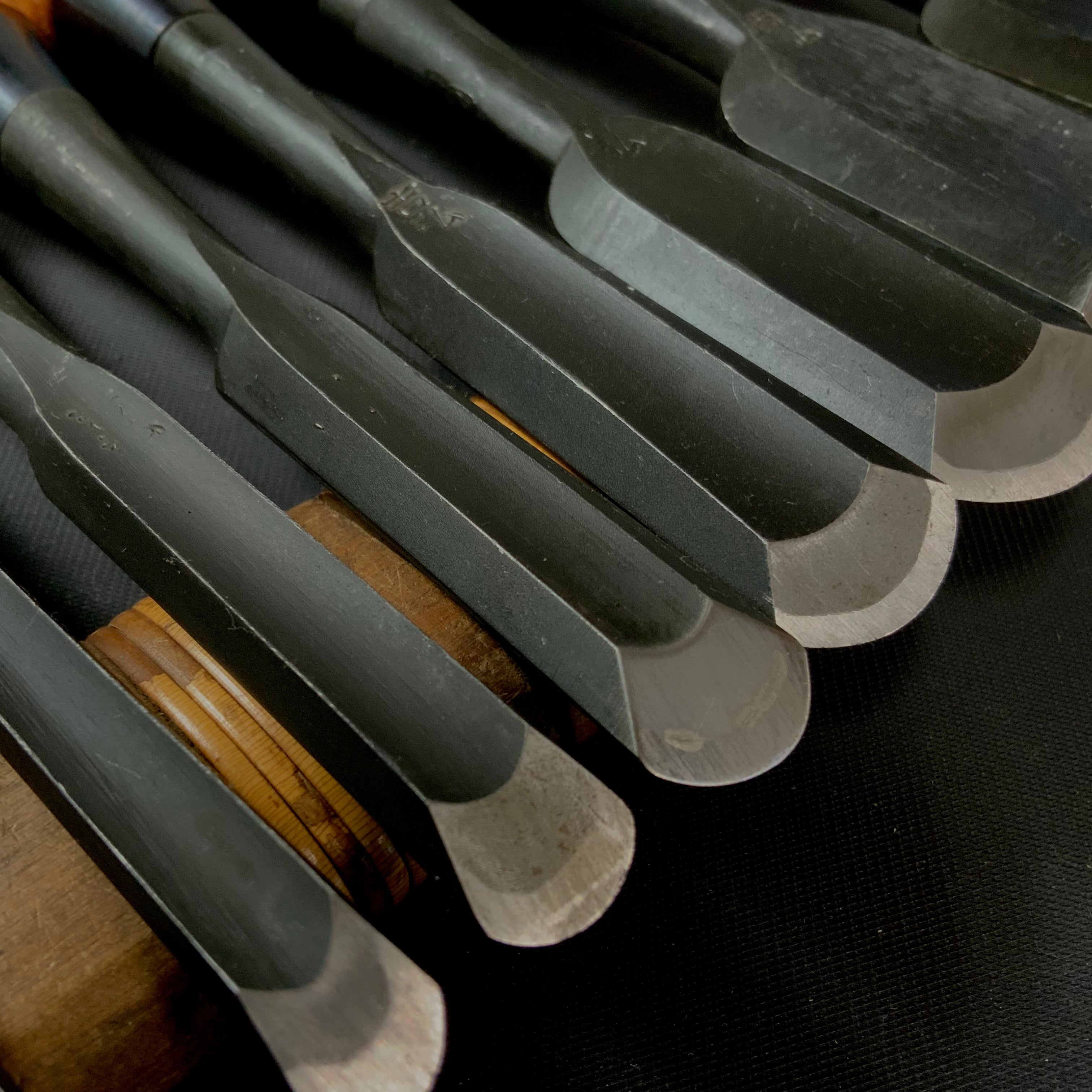 Old stock Yoshihiro Sotomaru chisels with white steel 掘出し物 吉弘 外丸鑿 10本組 白紙鋼