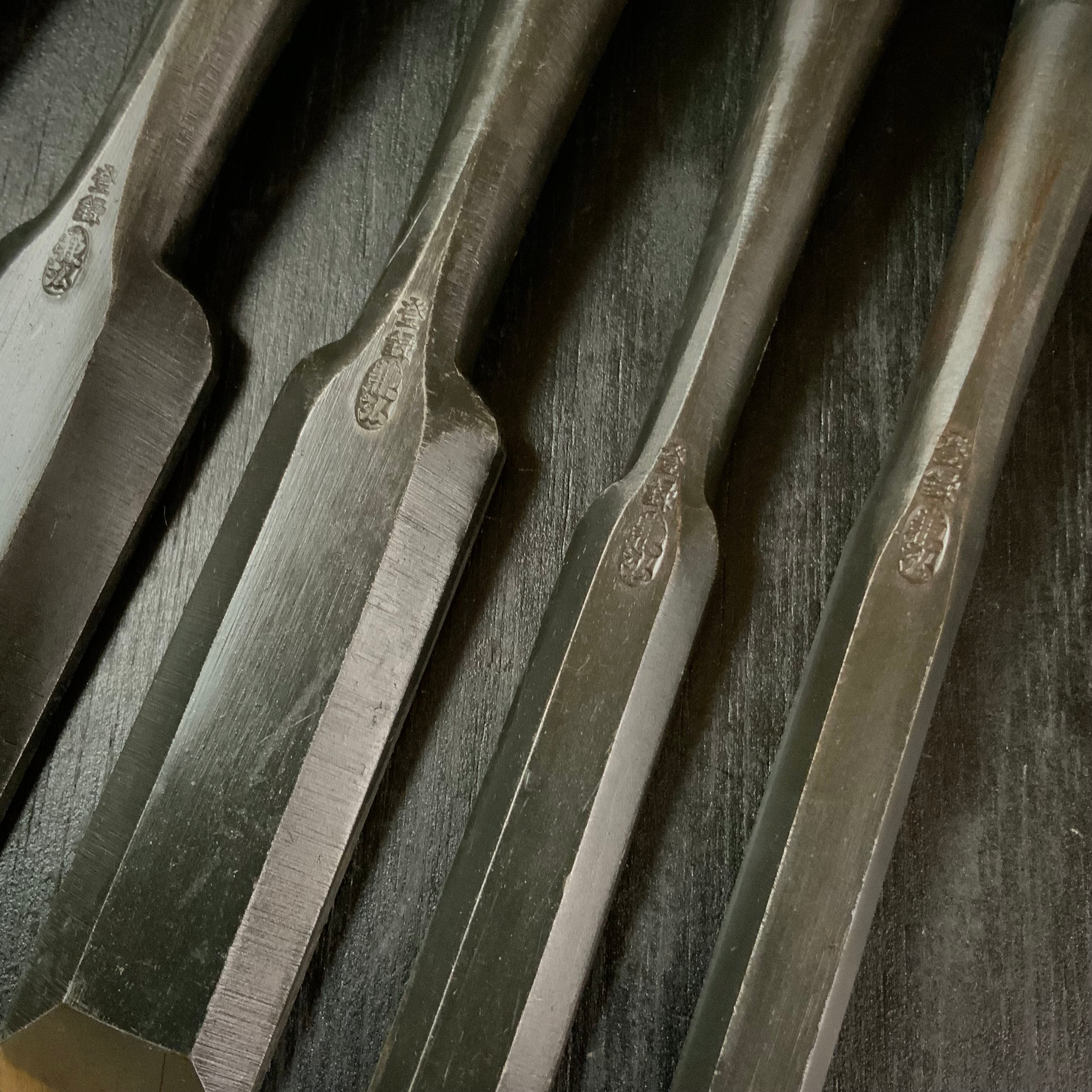 Old Stock Kanehiro Shorter Timber chisels 6piece set / 掘り出し物 兼弘 半叩鑿 6本組