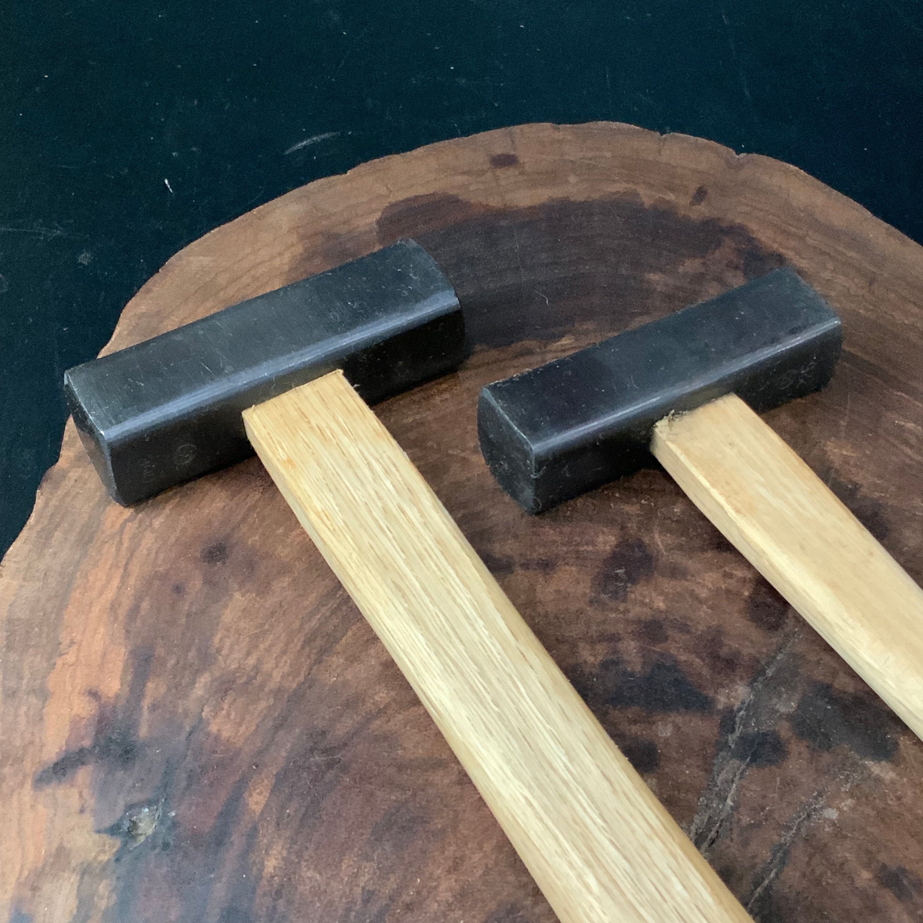 Old stock for beginner Marufumi Square Hammers Blacksmith finish with handle 掘出し物 丸文 四角玄翁 柄付 黒仕上