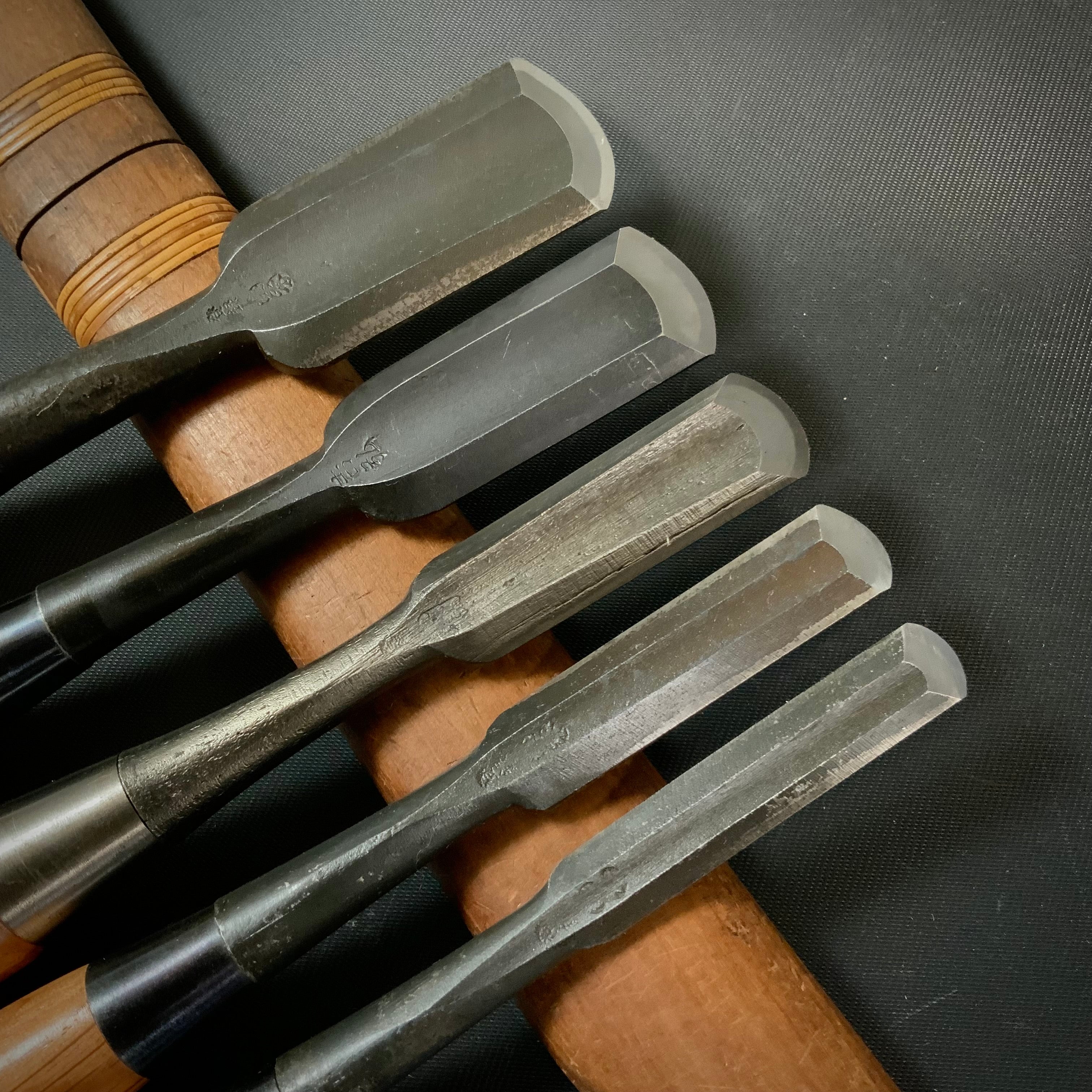 #17 Old stock Soto maru bench chisels set with white steel 掘出し物 外丸追入組鑿 5本組 Sotomarunomi