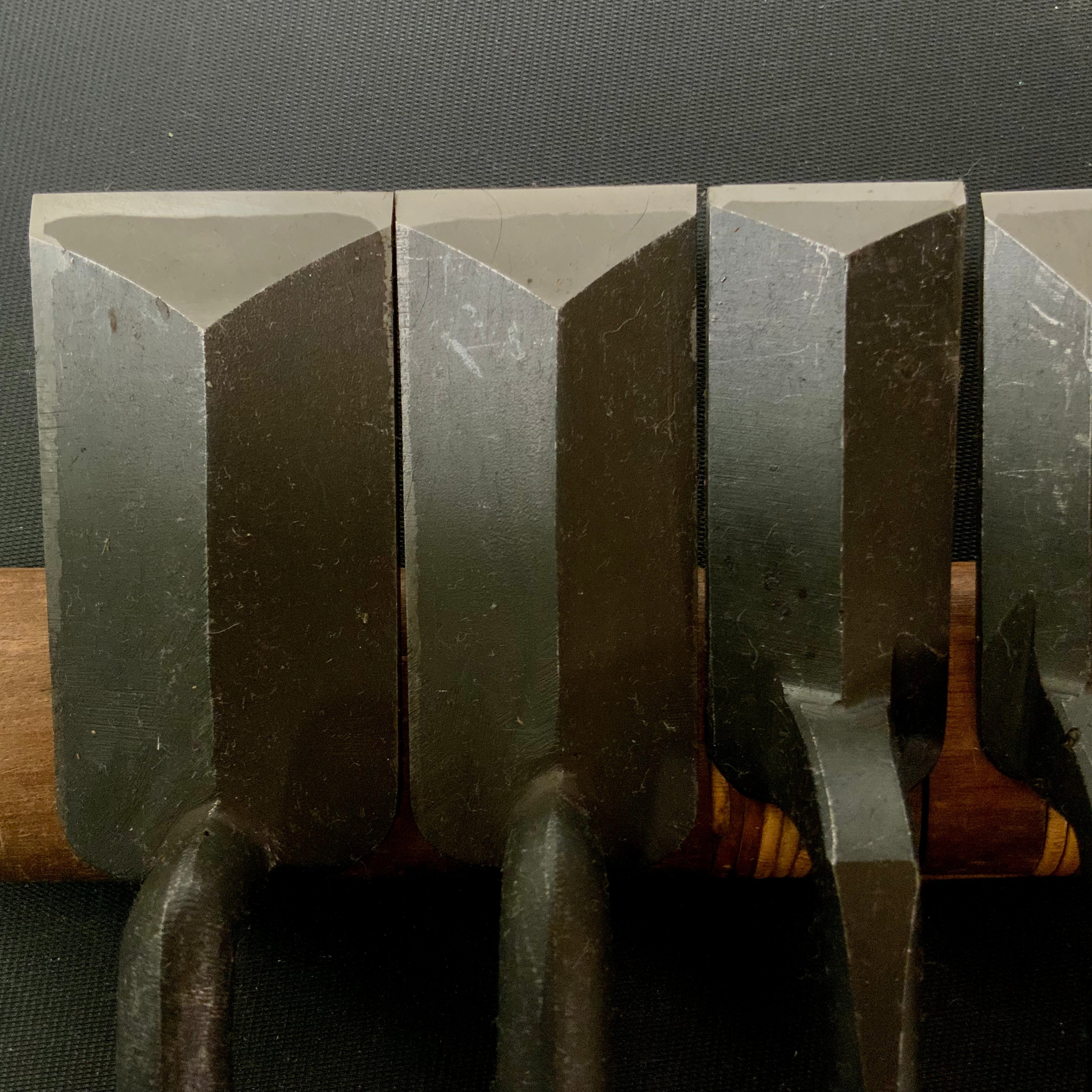 Old stock Kunitsuru Trowel chisel (Kote nomi) Dovetail type 掘出し物 國鶴 鎬型 鏝鑿