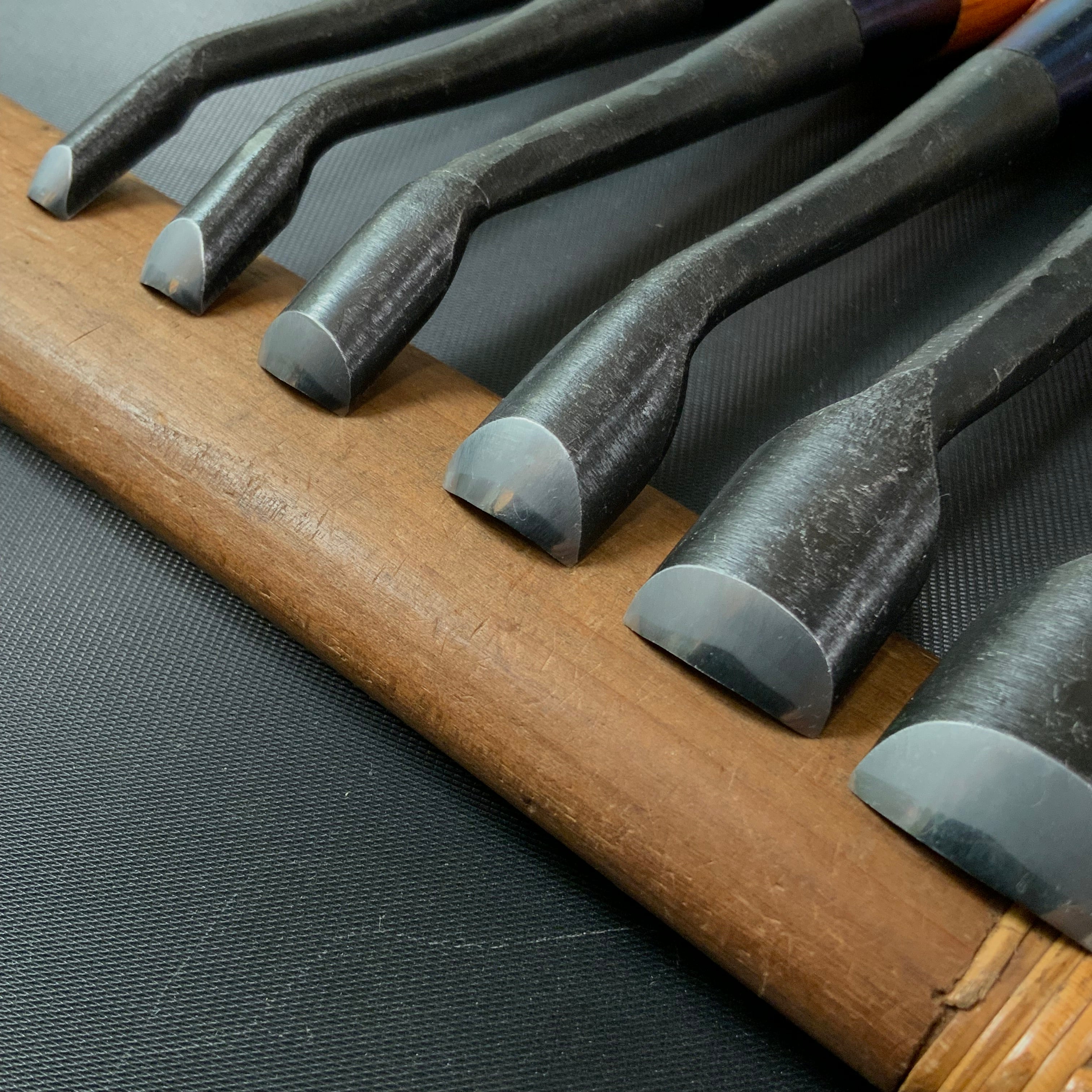 Hashi Spoon chisels set Carving chisels with white steel 橋 清玄作 丸曲組鑿 八本組