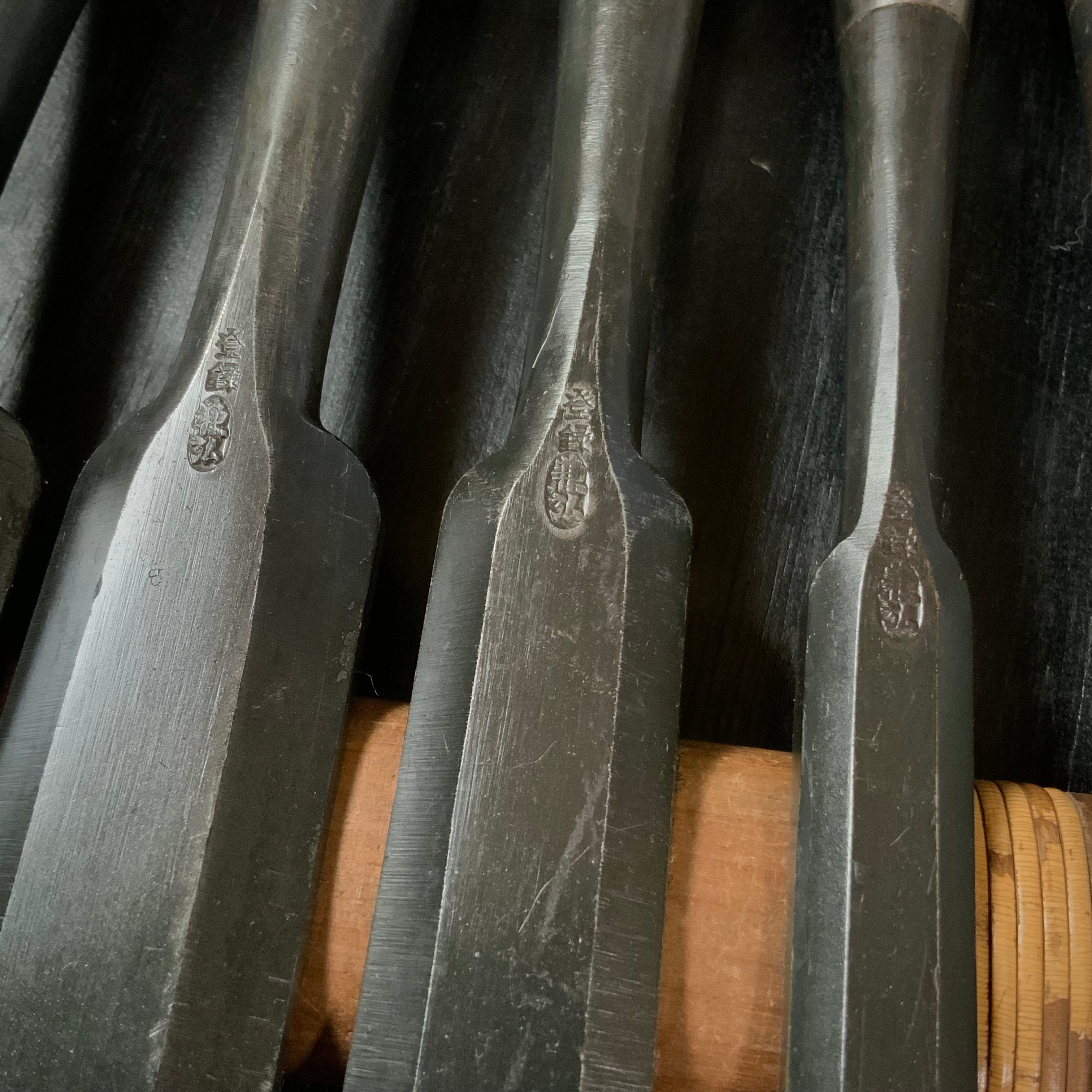 Old Stock Kanehiro Shorter Timber chisels 6piece set / 掘り出し物 兼弘 半叩鑿 6本組