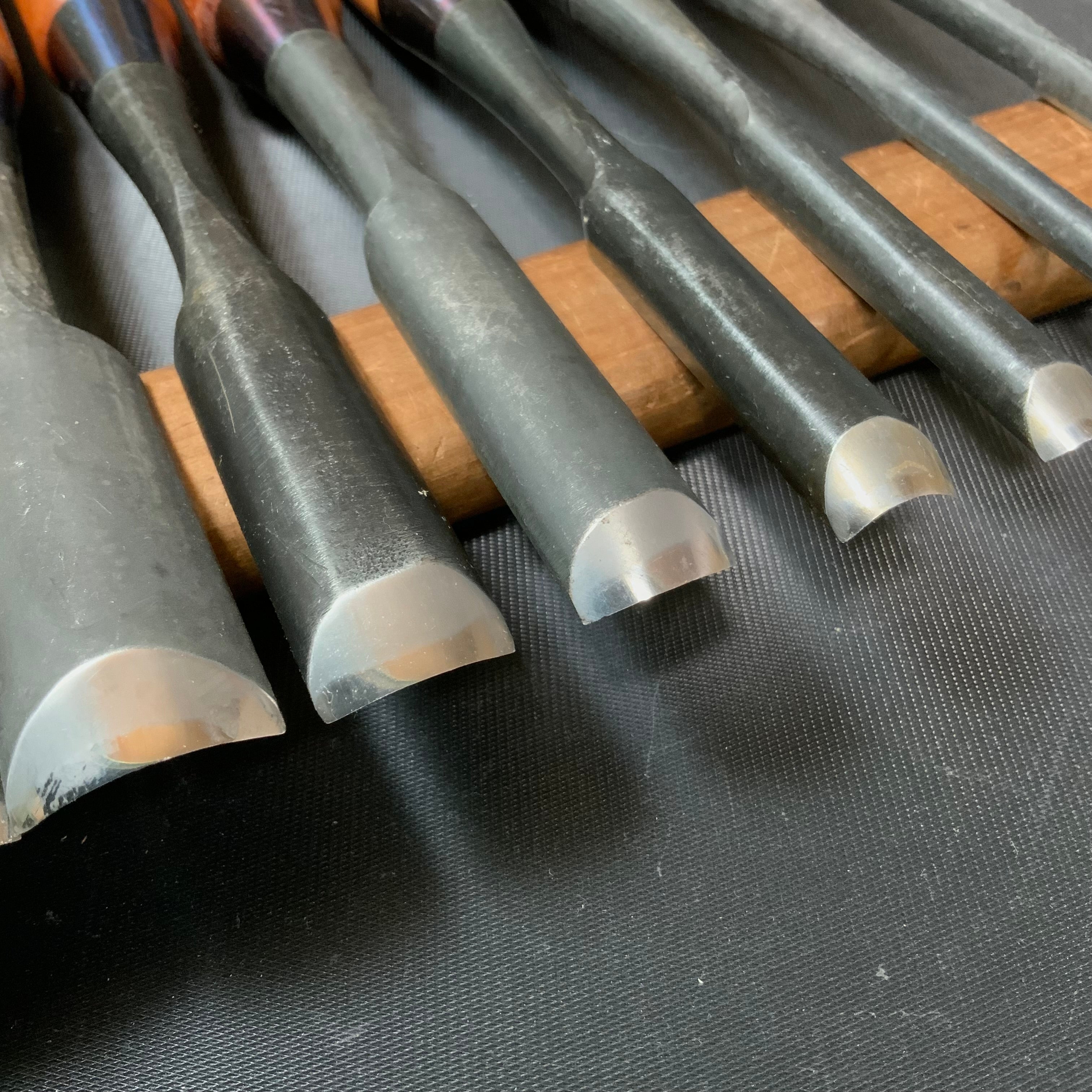 #13 Old stock Uchi maru bench chisels set with white steel 掘出し物 内丸追入組鑿 10本組 Uchimarunomi