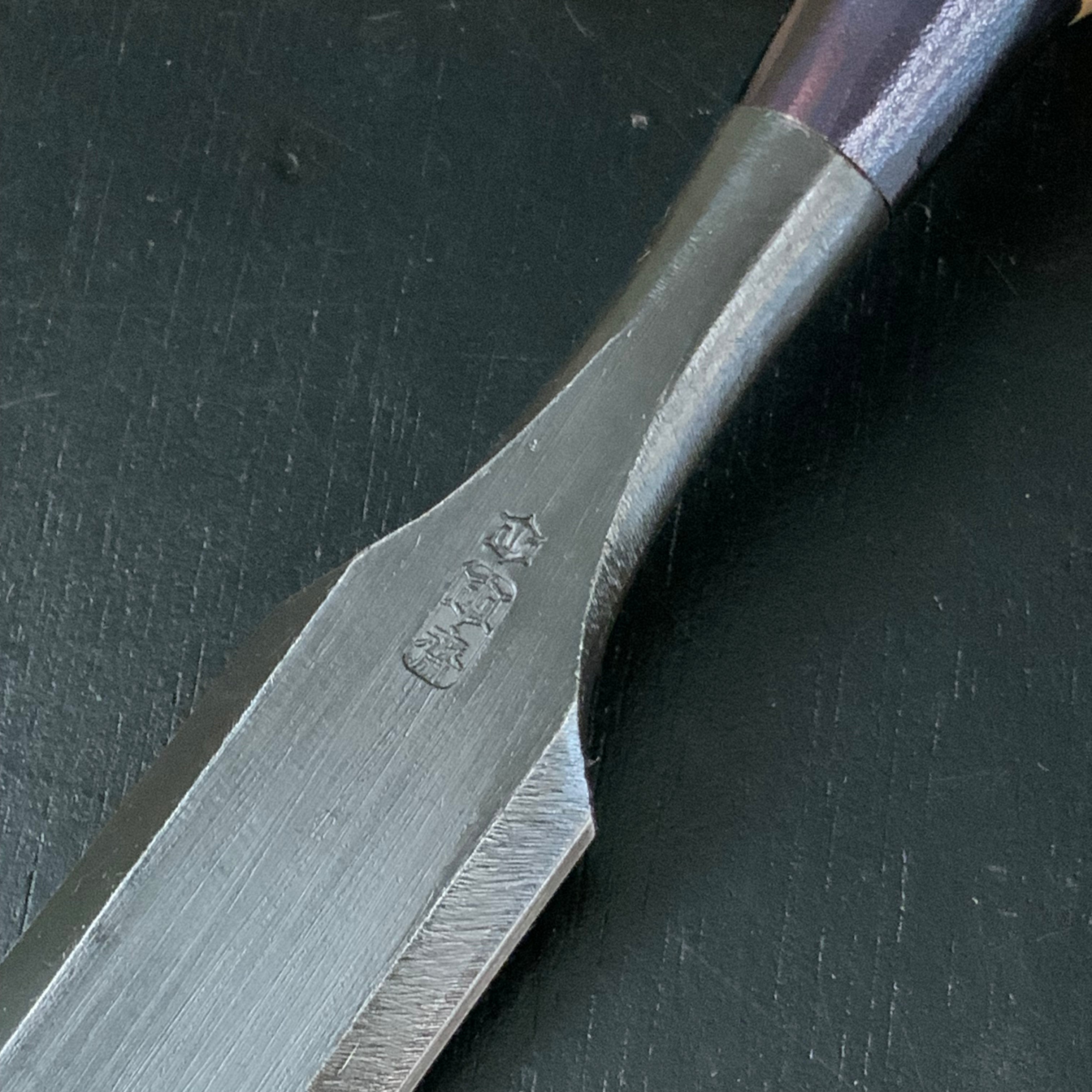 Tasai Special Damekiri Bench chisel (Damekiri nomi) 田斎作 面取ダメ型追入鑿 赤樫柄 30mm