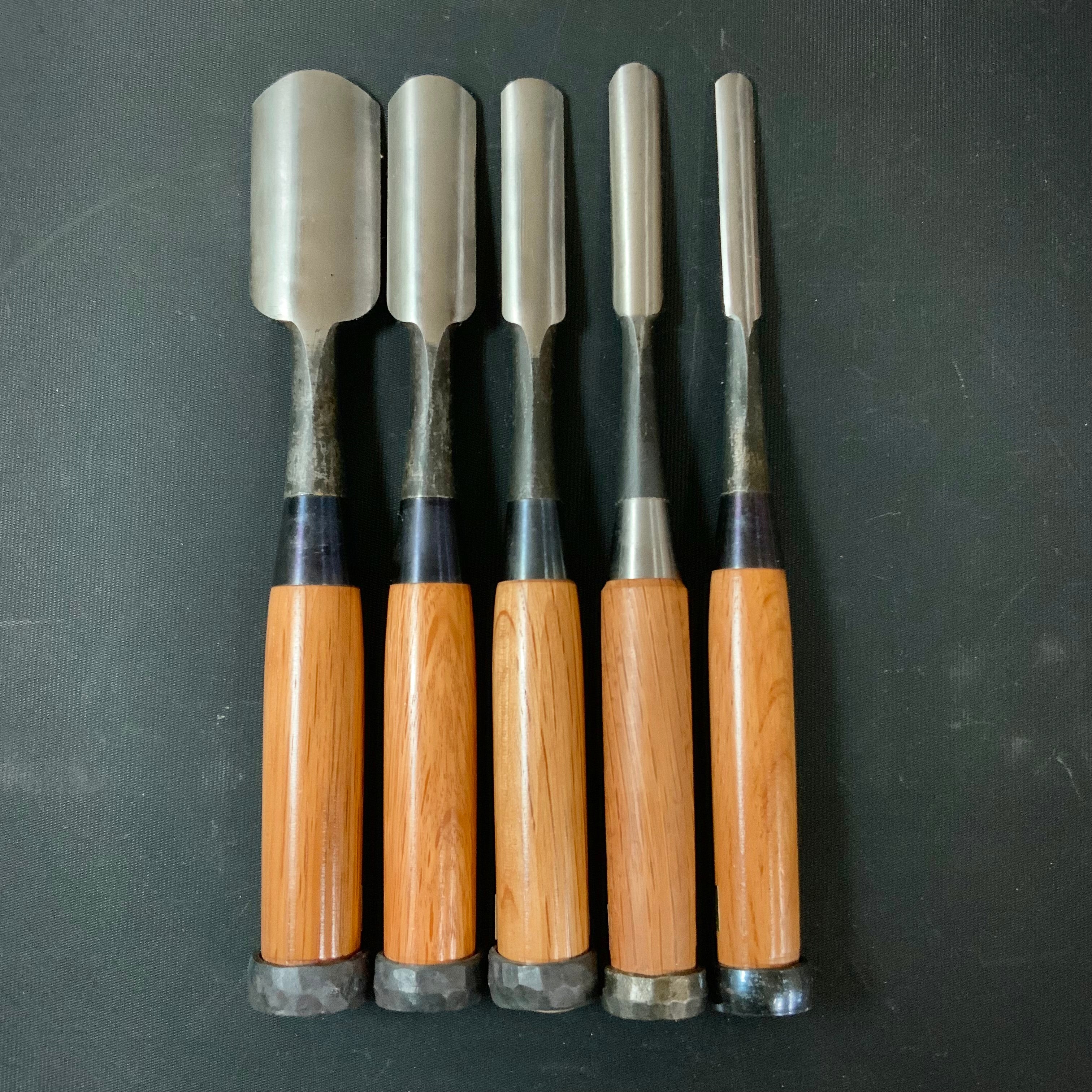 Old stock Koshihide Soto maru bench chisels set with white steel 掘出し物 越秀 外丸追入組鑿 5本組 Sotomarunomi