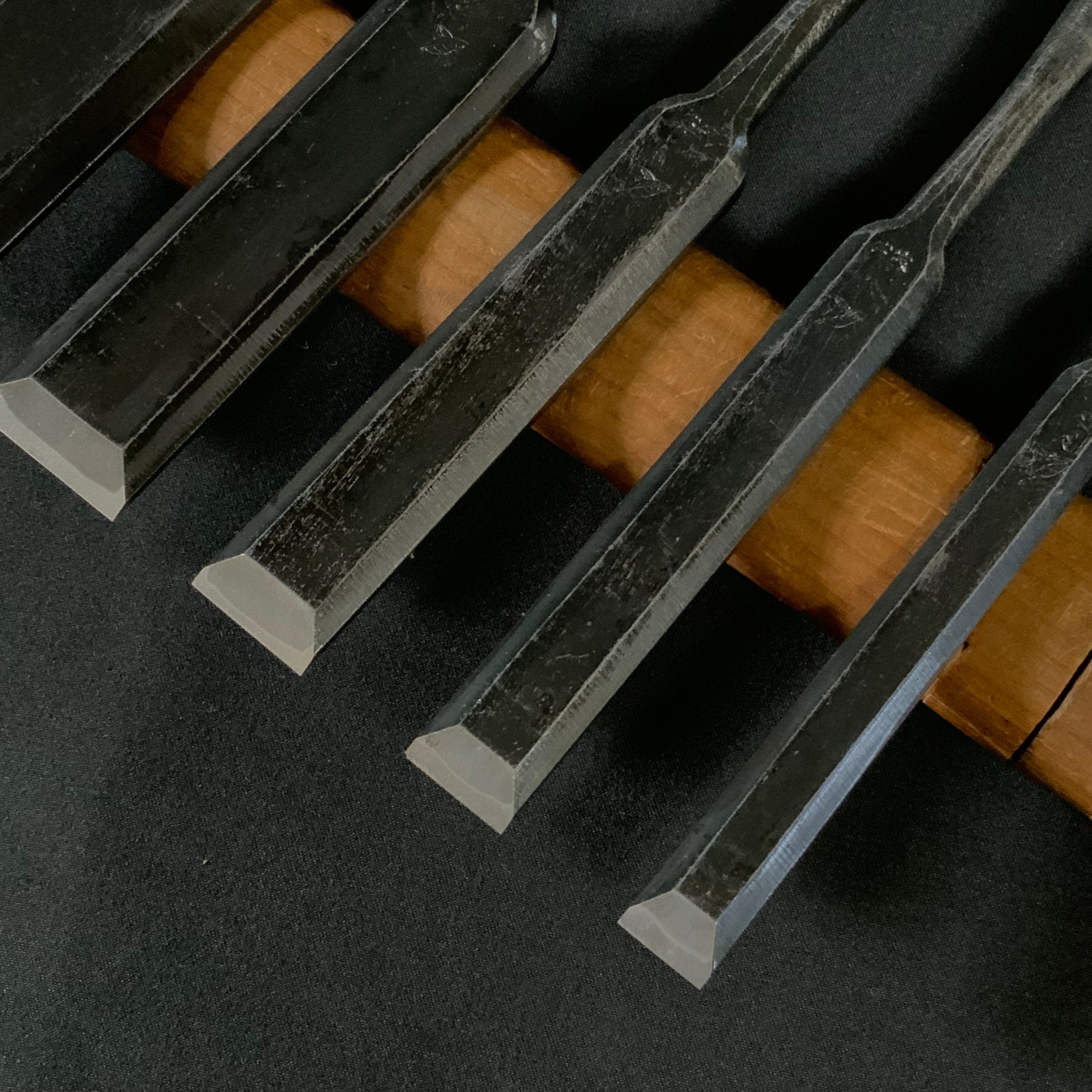 宗家大内 面取薄鑿 5本組 Ouchi Paring chisels Set (Usunomi) with white steel