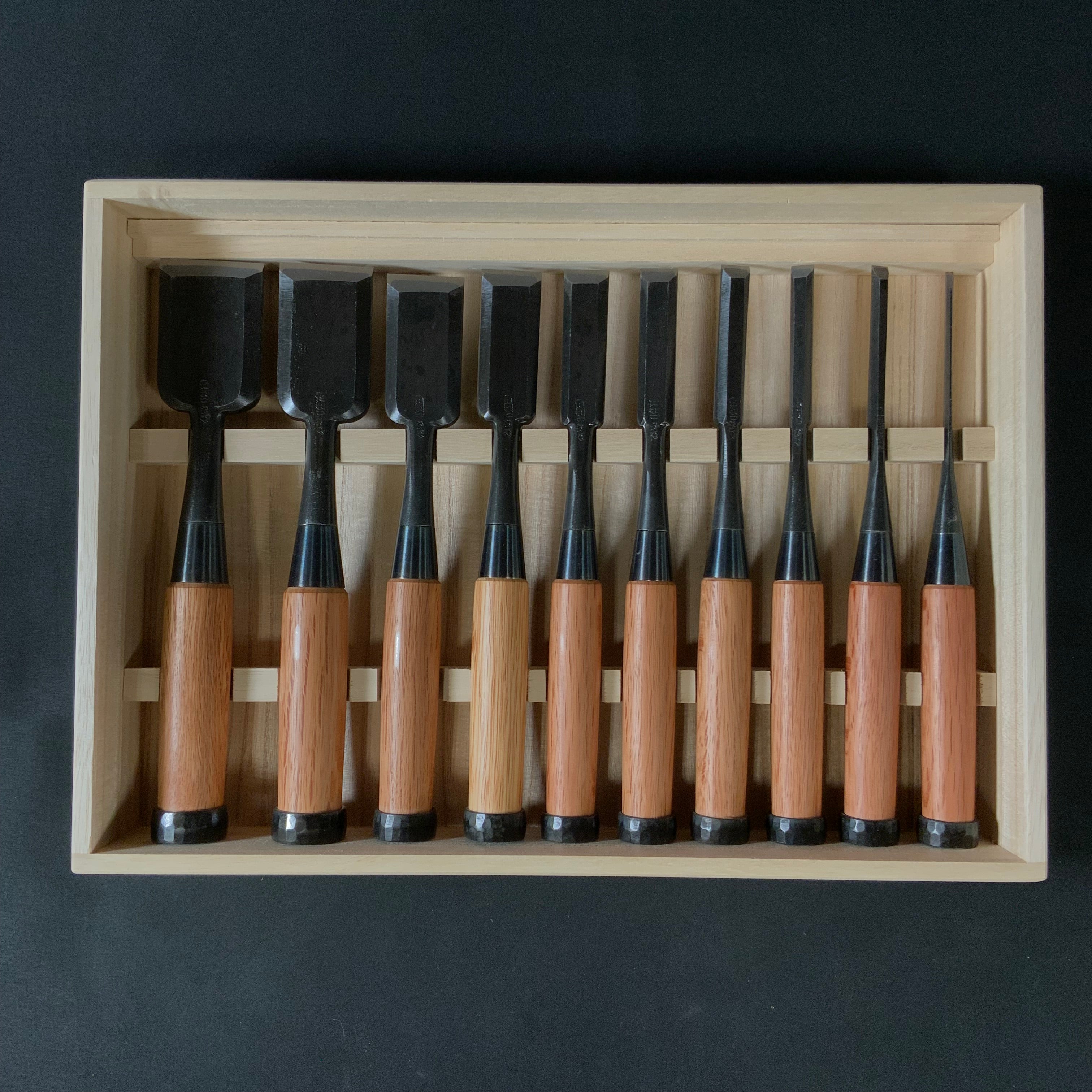 Nijihiro Bench chisels set with Red Oak Handle by Chuutarou Imai (Fujihiro) 今井忠太郎作 二治弘 追入組鑿 赤樫柄 Oiirenomi