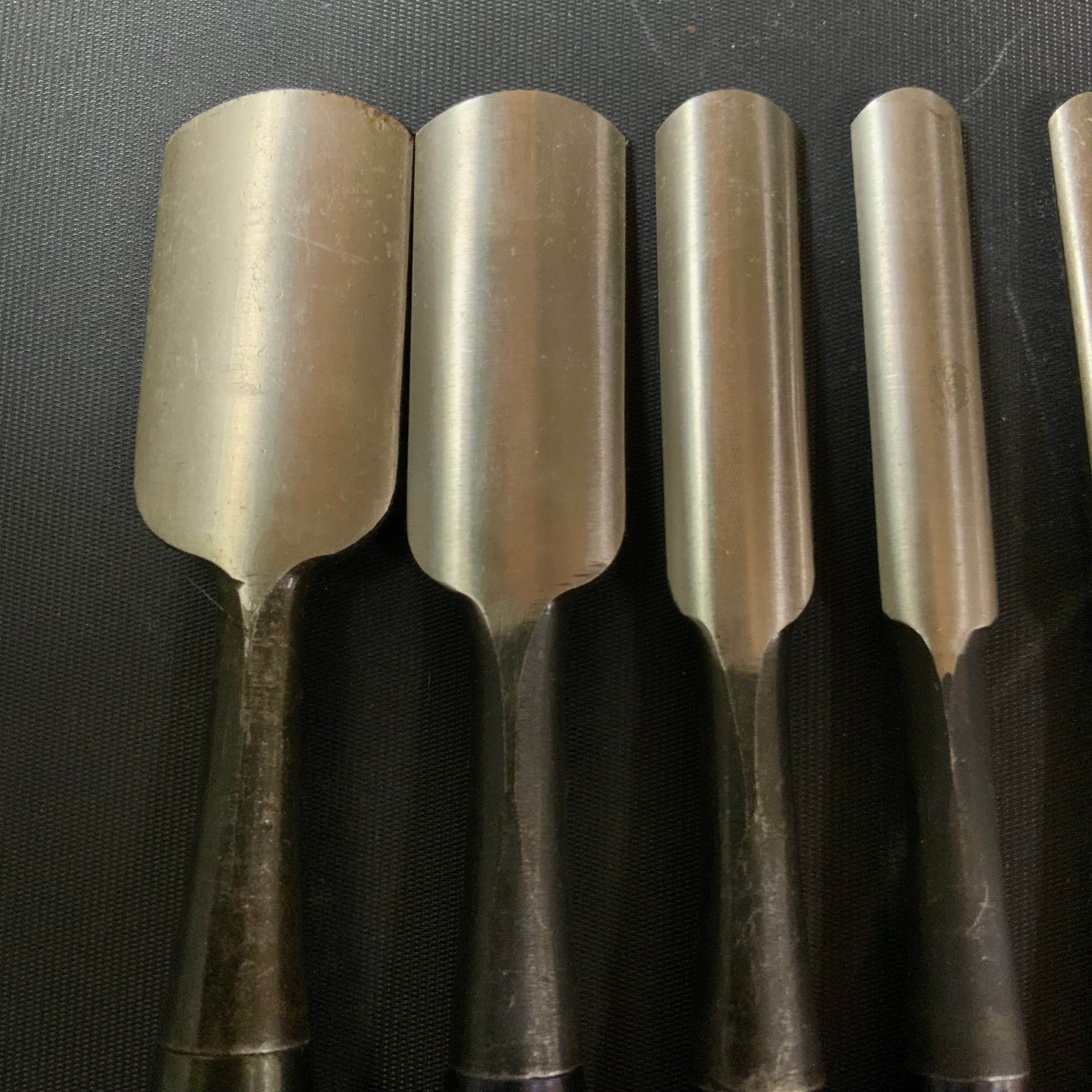 #11 Old stock Soto maru bench chisels set with white steel 掘出し物 外丸追入組鑿 5本組 Sotomarunomi