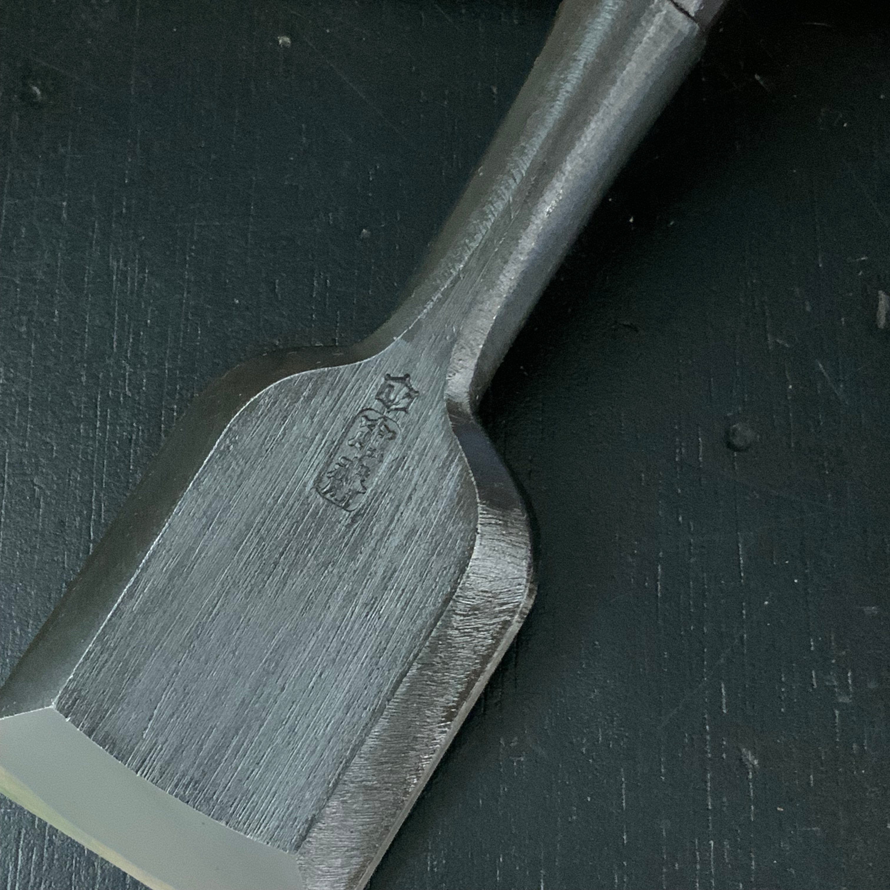 Tasai Special Bench chisel with Japanese white oak 田斎作 面取追入鑿 白樫柄 42mm