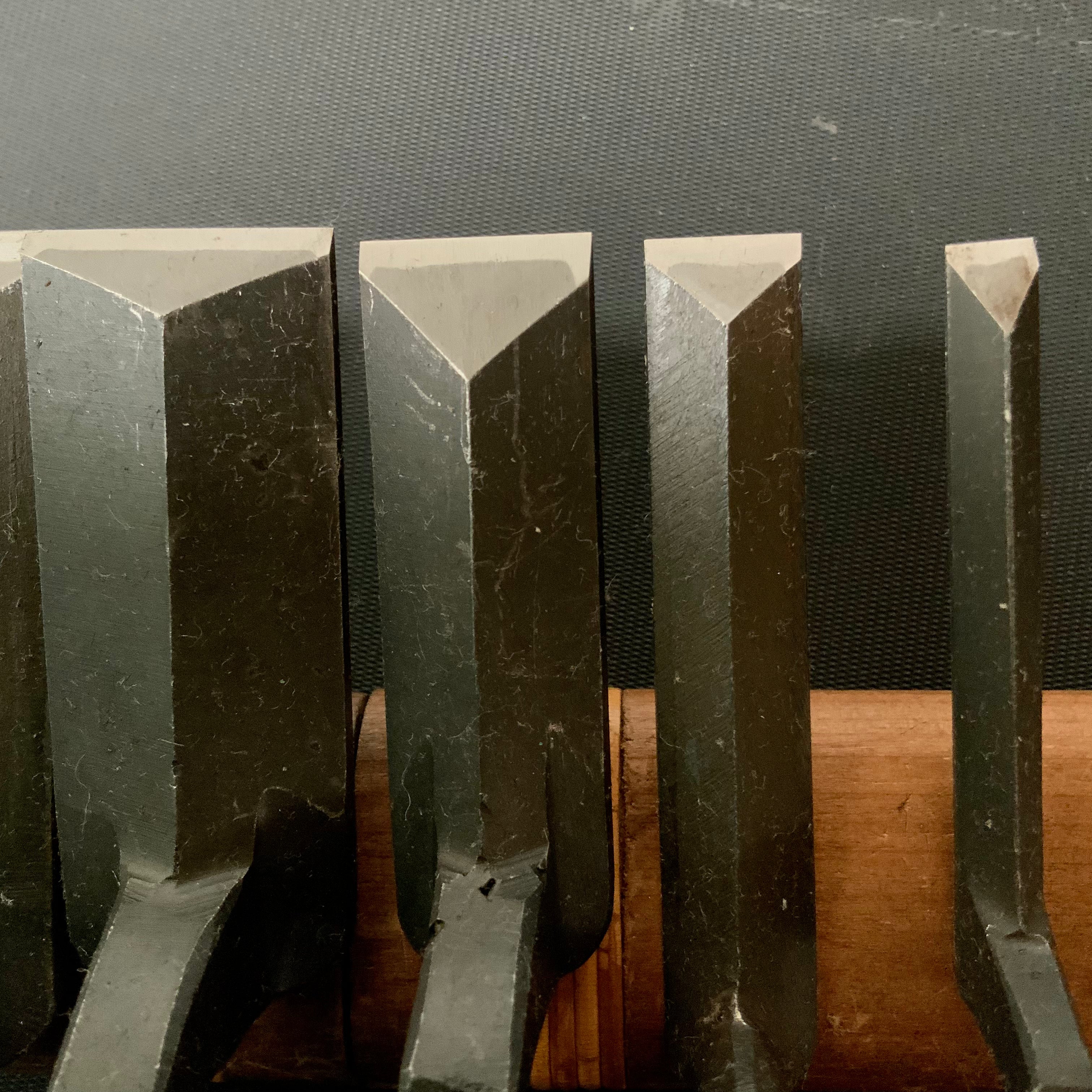 Old stock Kunitsuru Trowel chisel (Kote nomi) Dovetail type 掘出し物 國鶴 鎬型 鏝鑿