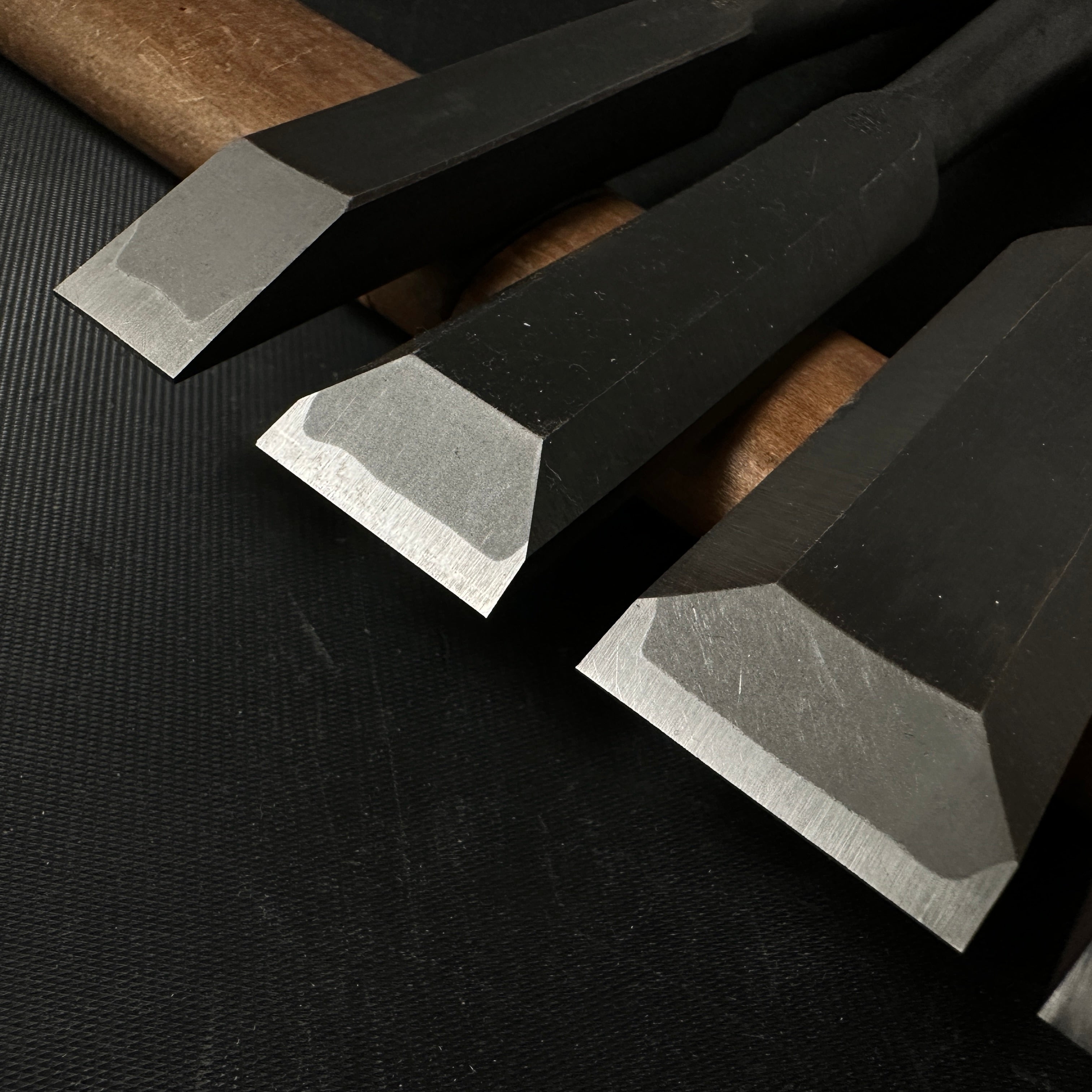 Koshitaka Timber chisels set with White Steel 越孝 叩き組鑿 六本組 Tatakinomi