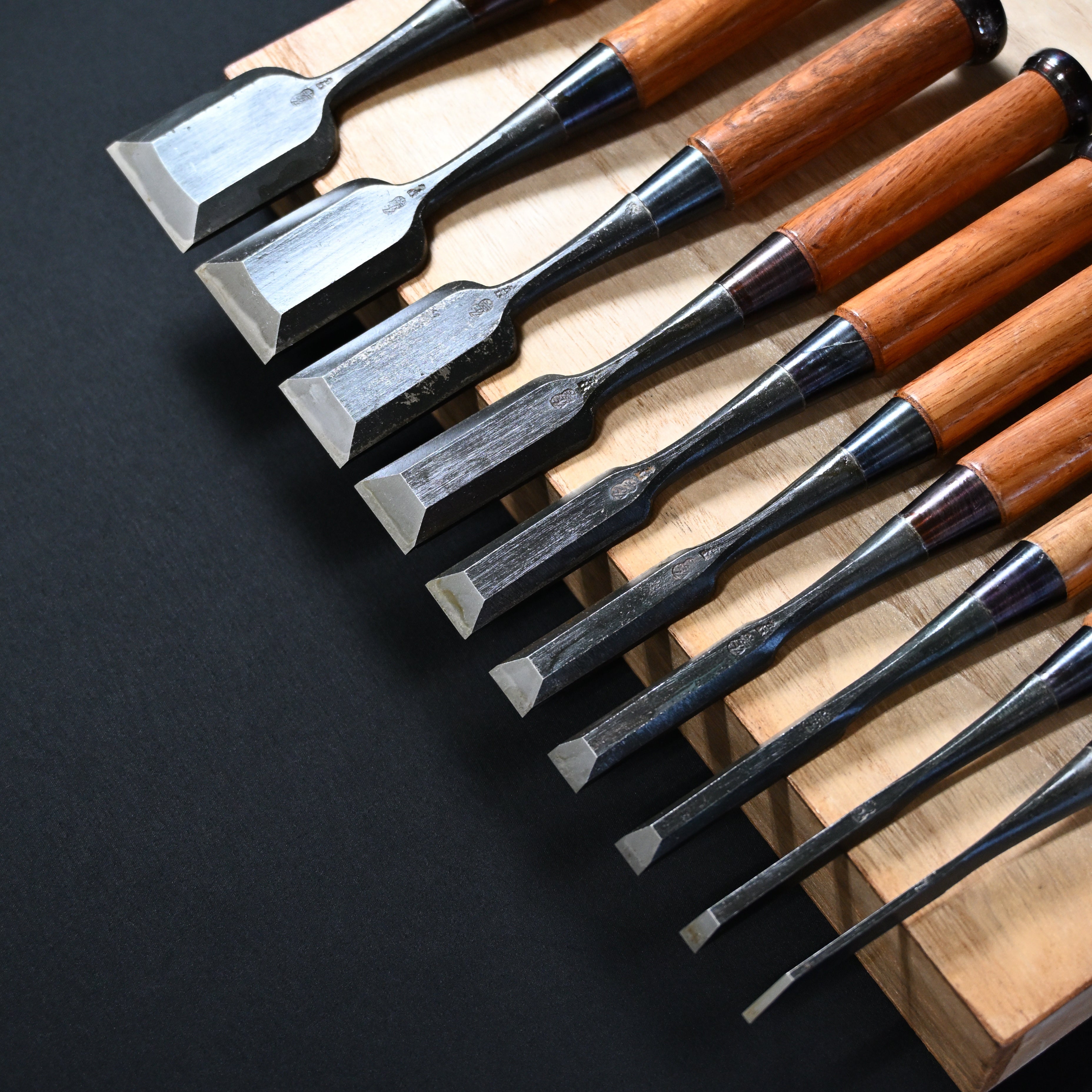 掘出し物 孝弘 面取追入組鑿 赤樫柄 #2 Old Stock Takahiro Bench chisels set