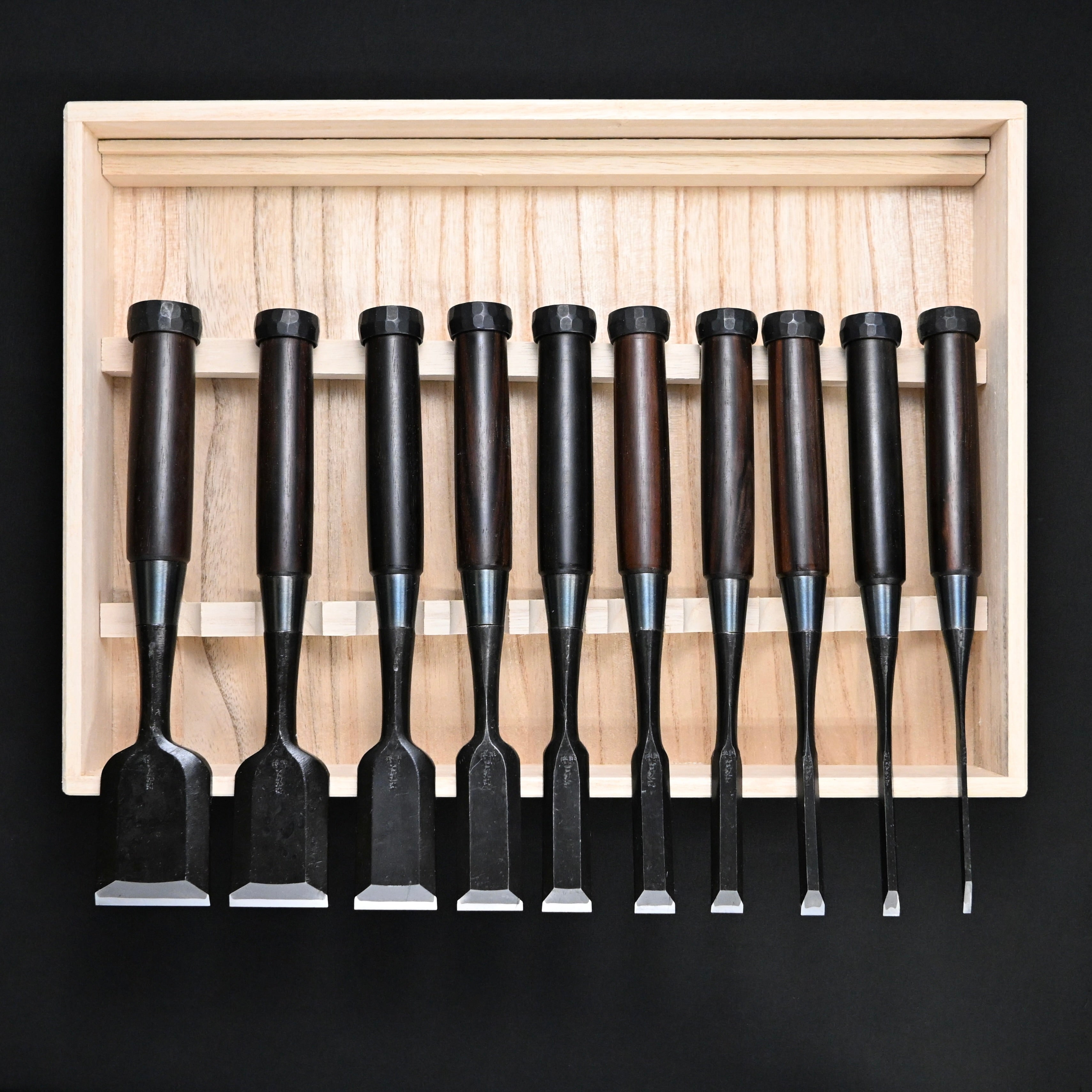 菊弘丸 追入組鑿 黒檀柄入 桐箱付 Kikuhiromaru Bench chisels set Ebony Handle with wooden box