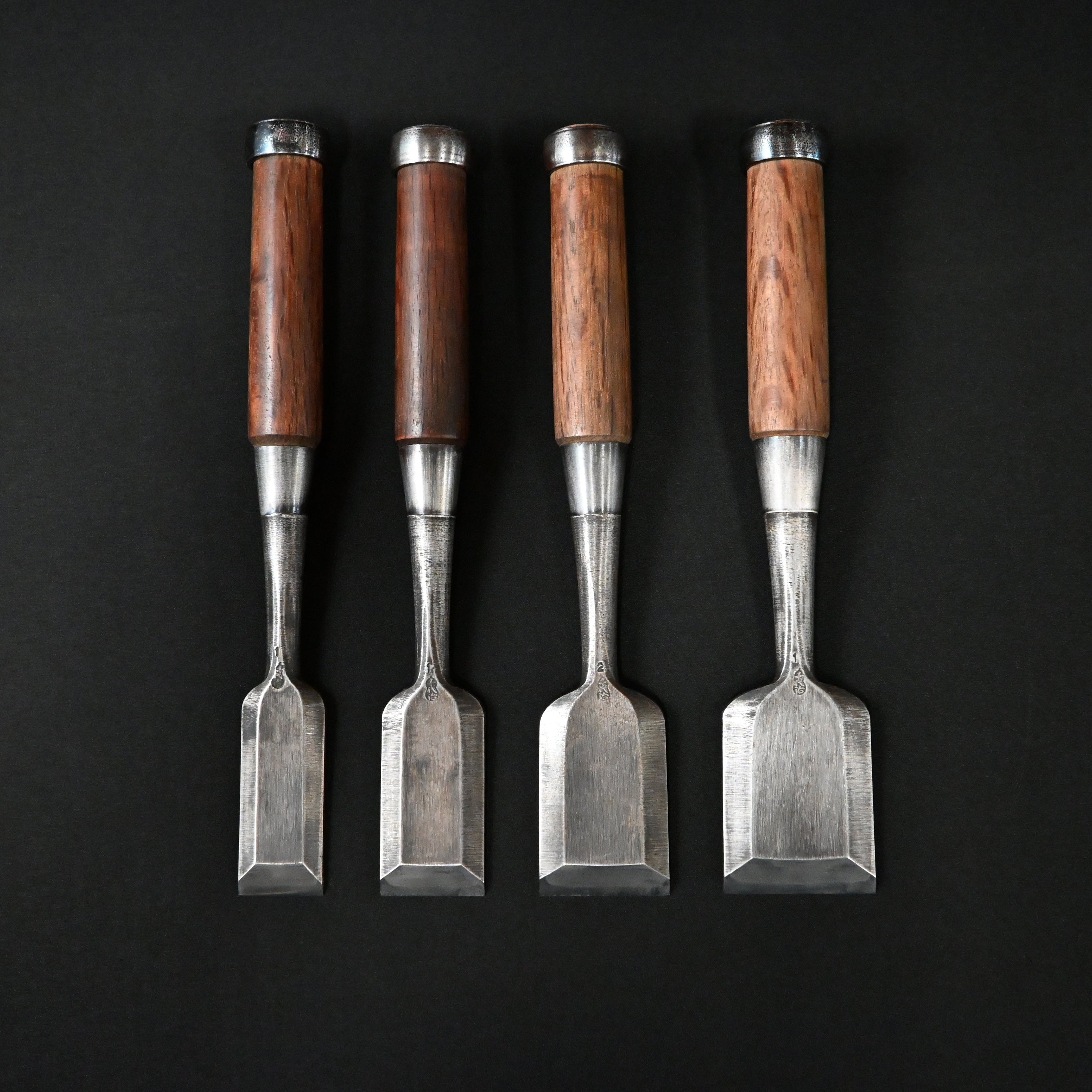 Old stock Chiyoharu Bench chisels 掘出し物 千代治 追入鑿 赤樫柄