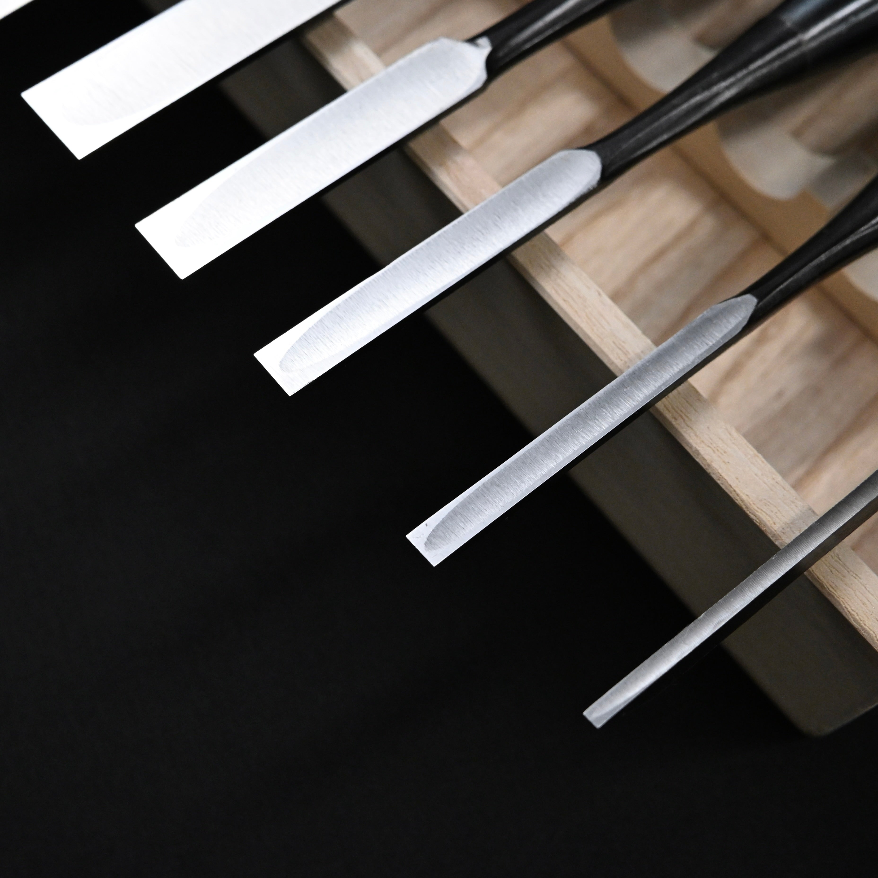 菊弘丸 追入組鑿 黒檀柄入 桐箱付 Kikuhiromaru Bench chisels set Ebony Handle with wooden box