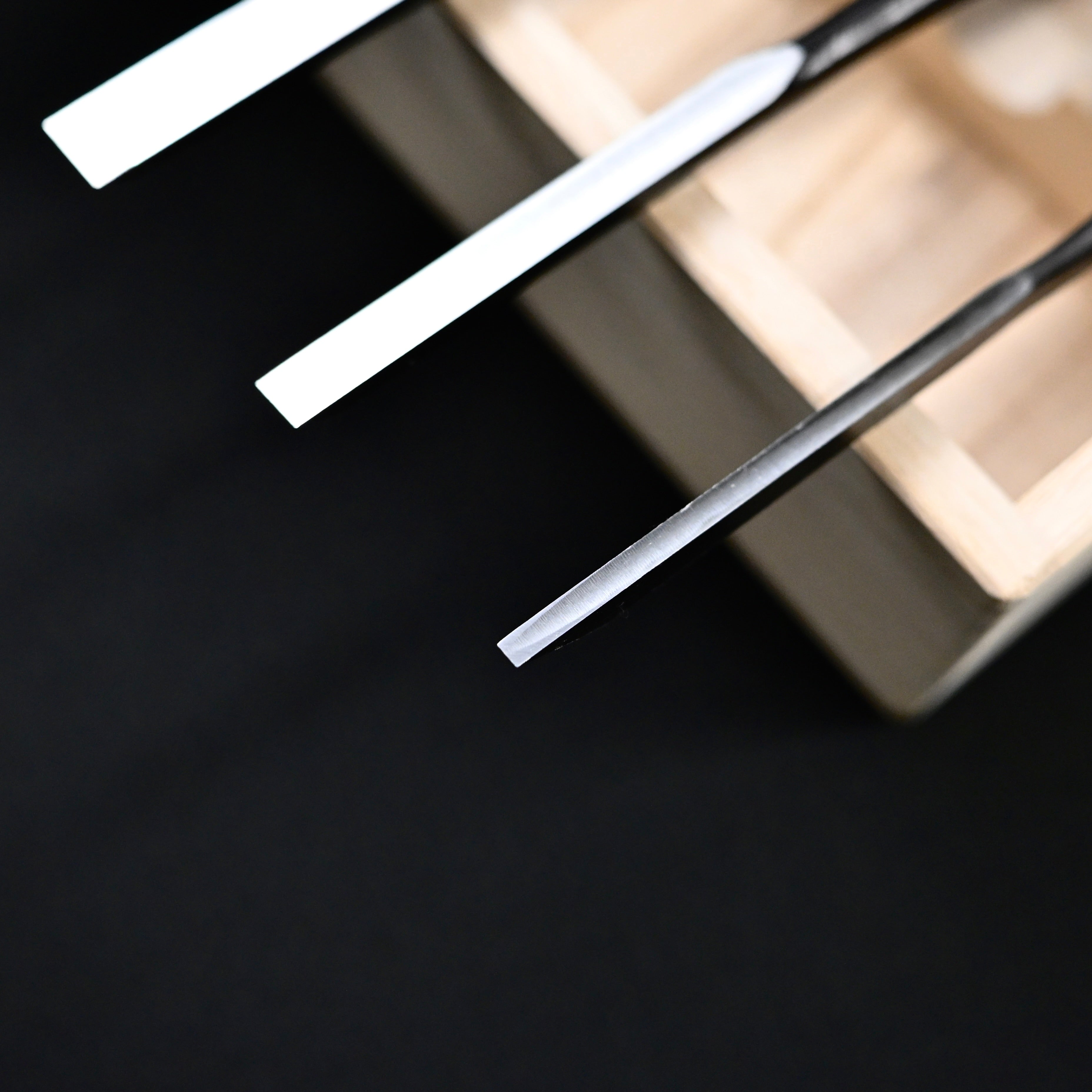 菊弘丸 追入組鑿 黒檀柄入 桐箱付 Kikuhiromaru Bench chisels set Ebony Handle with wooden box