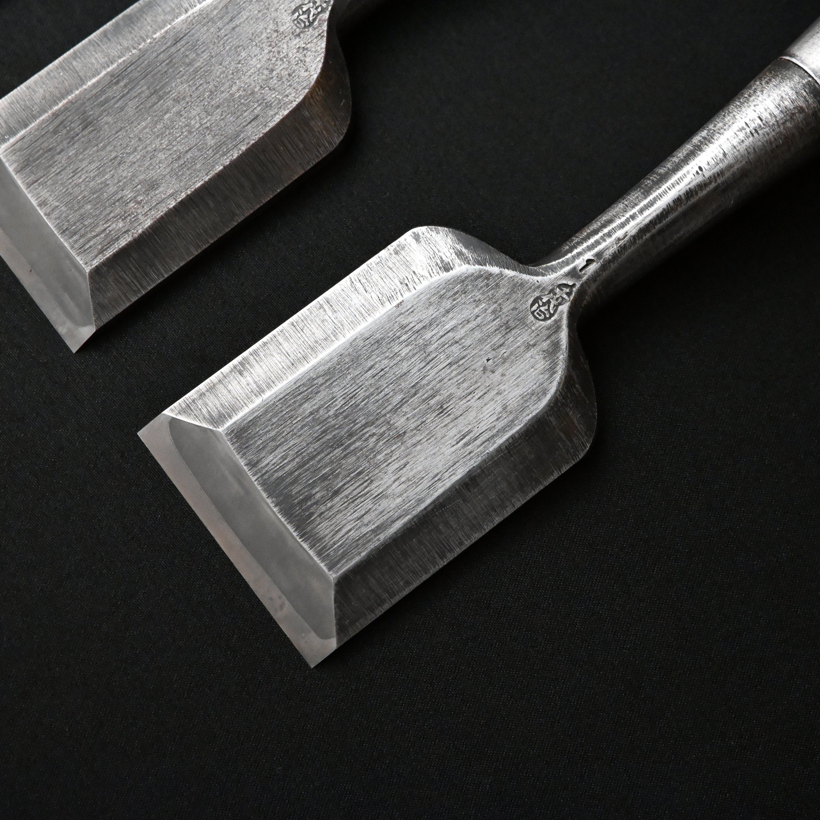 Old stock Chiyoharu Bench chisels 掘出し物 千代治 追入鑿 赤樫柄