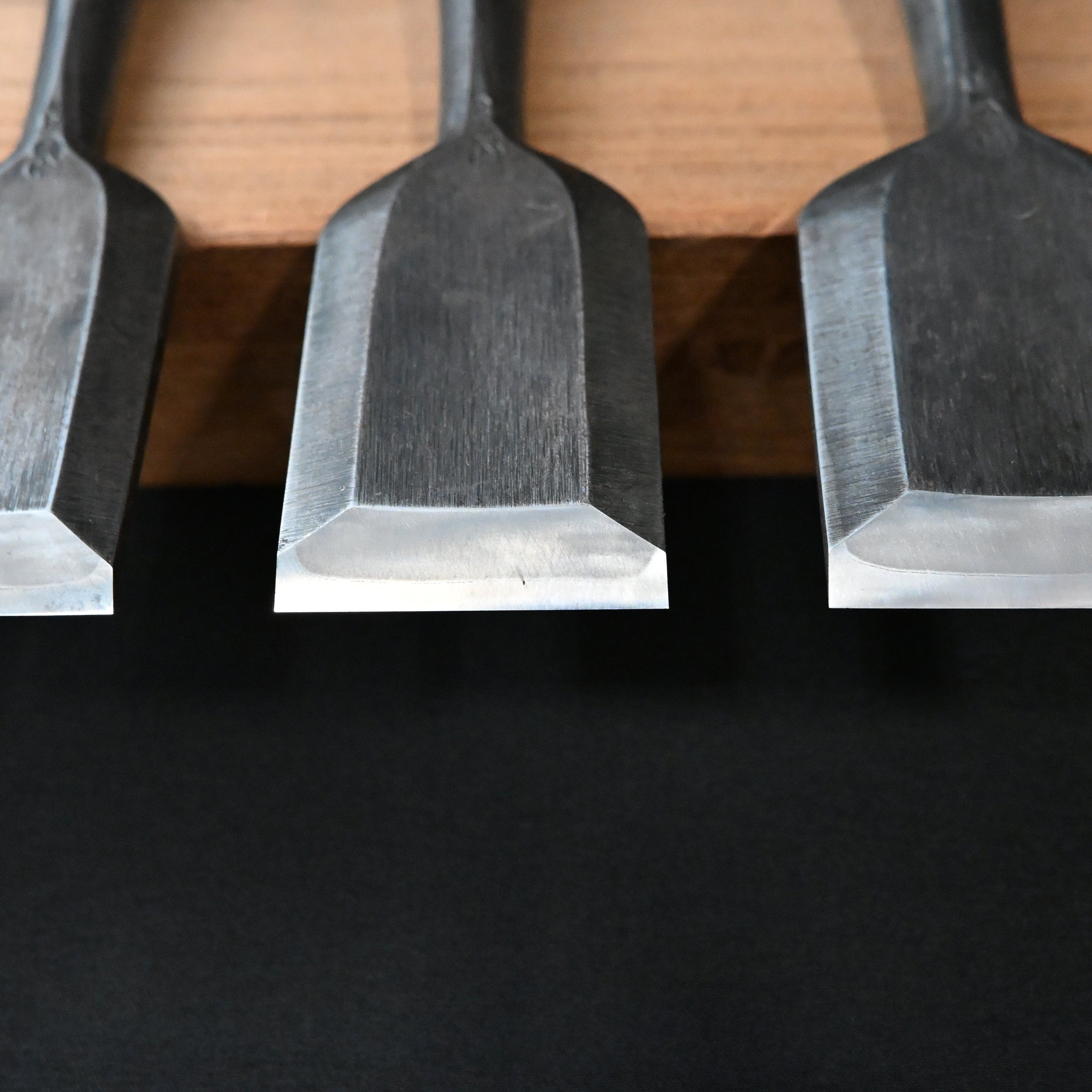 Old stock Chiyoharu Bench chisels 掘出し物 千代治 追入鑿 赤樫柄