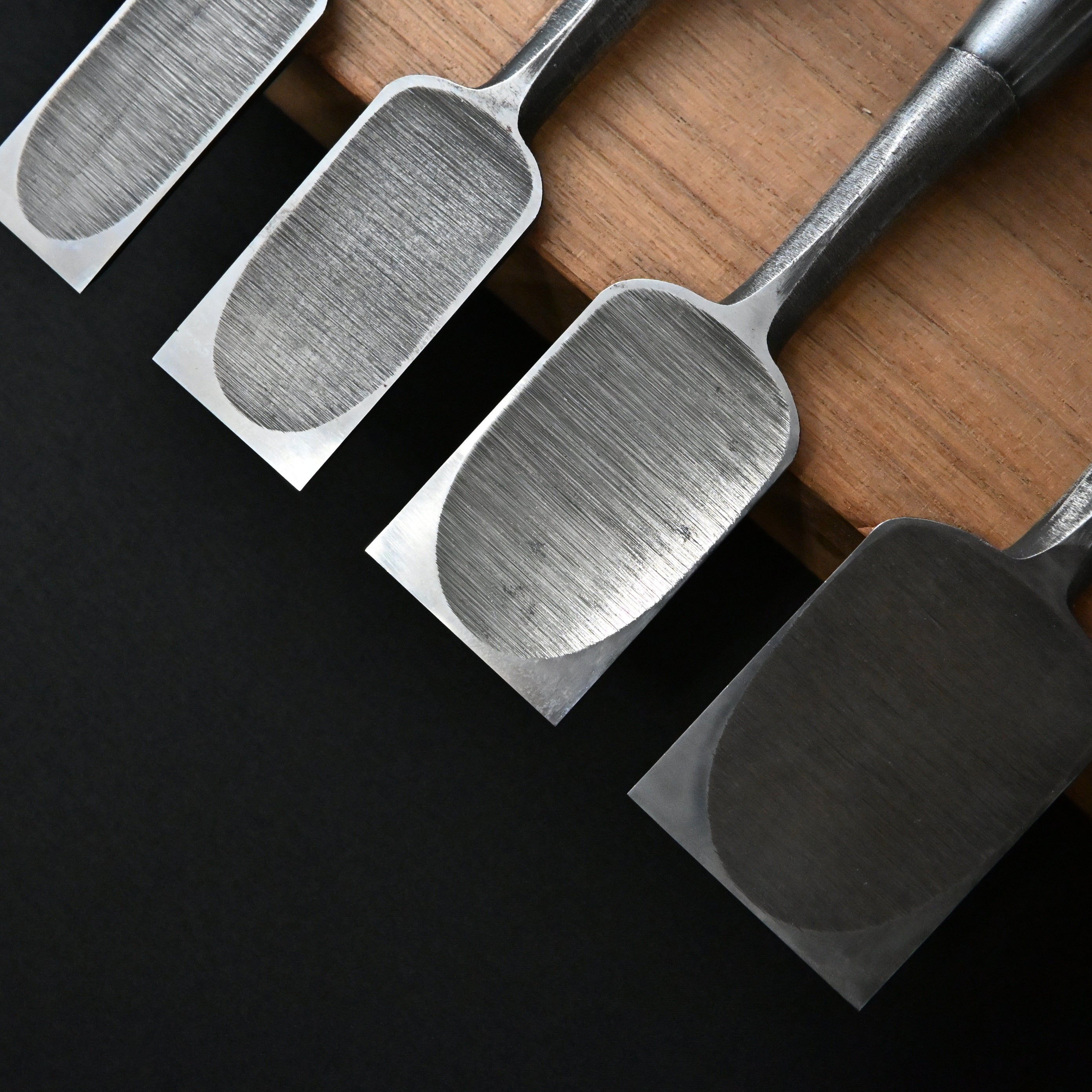 Old stock Chiyoharu Bench chisels 掘出し物 千代治 追入鑿 赤樫柄