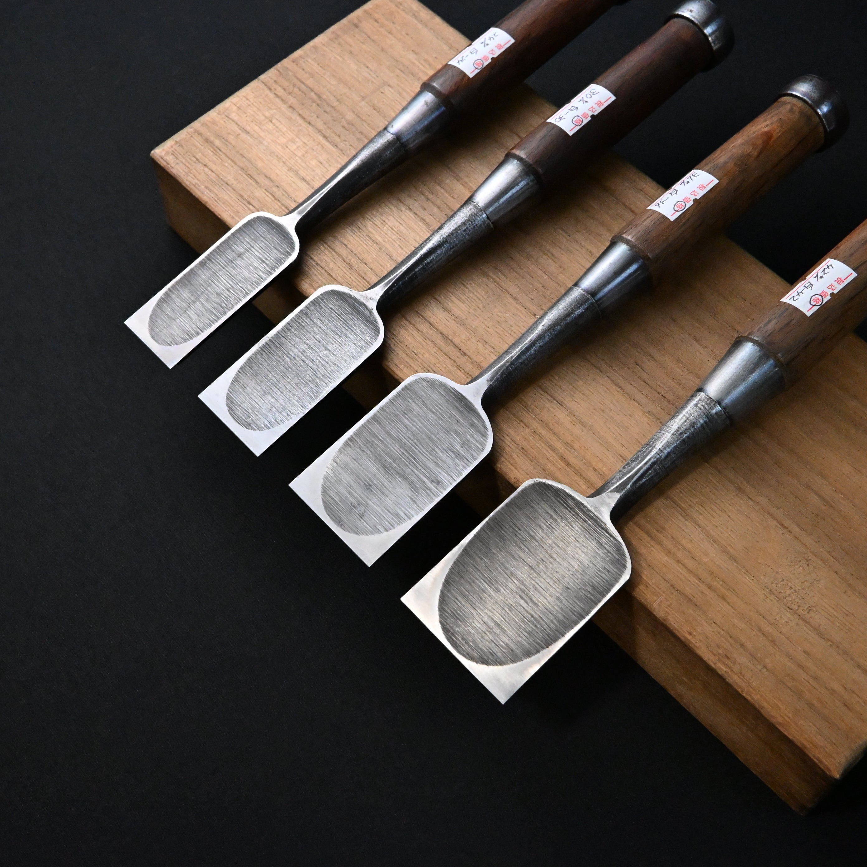 Old stock Chiyoharu Bench chisels 掘出し物 千代治 追入鑿 赤樫柄