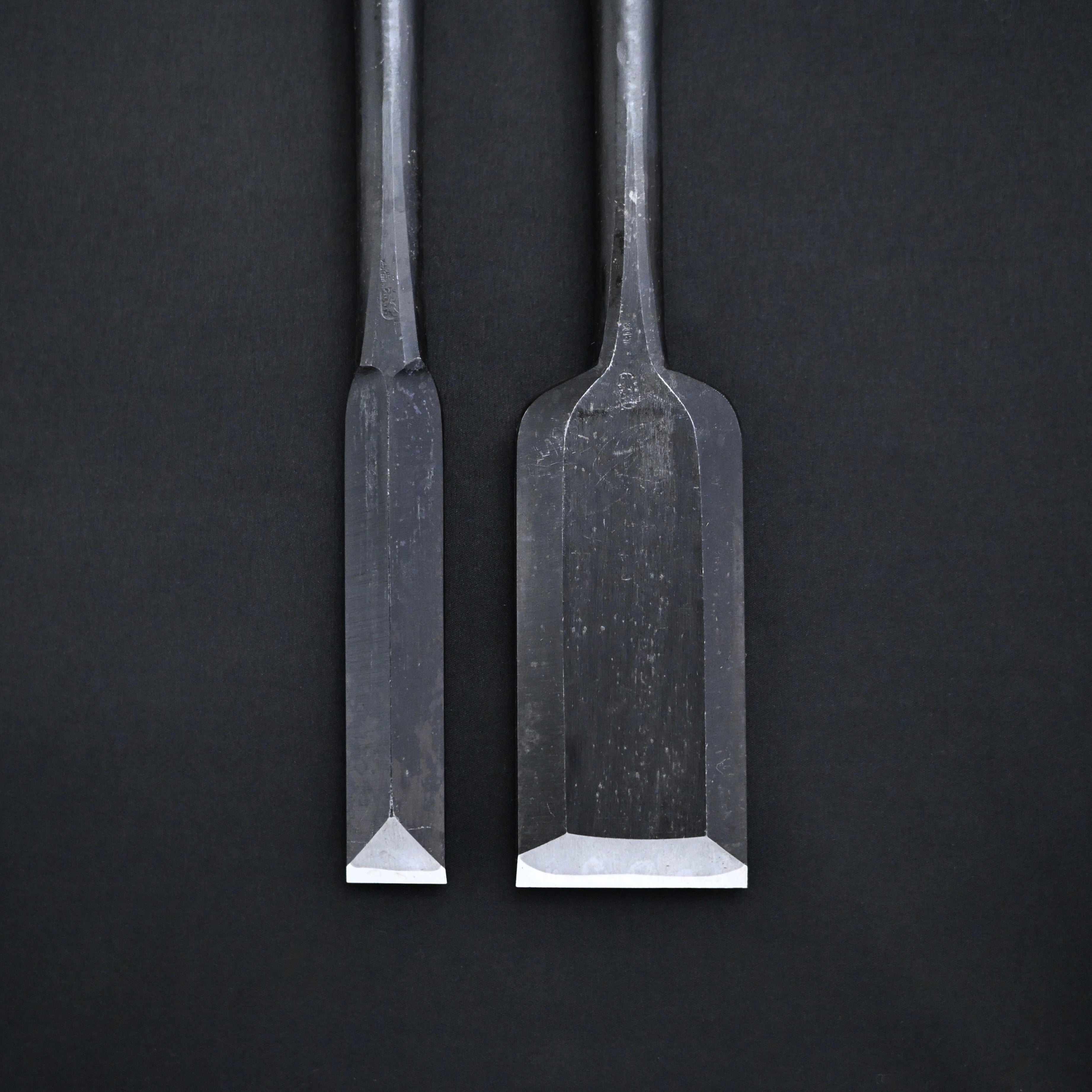 Sukemaru Slick Chisels set (Ootsuki-nomi, Hontsuki-Nomi) with white steel 助丸 本突き組鑿 24mm / 54mm
