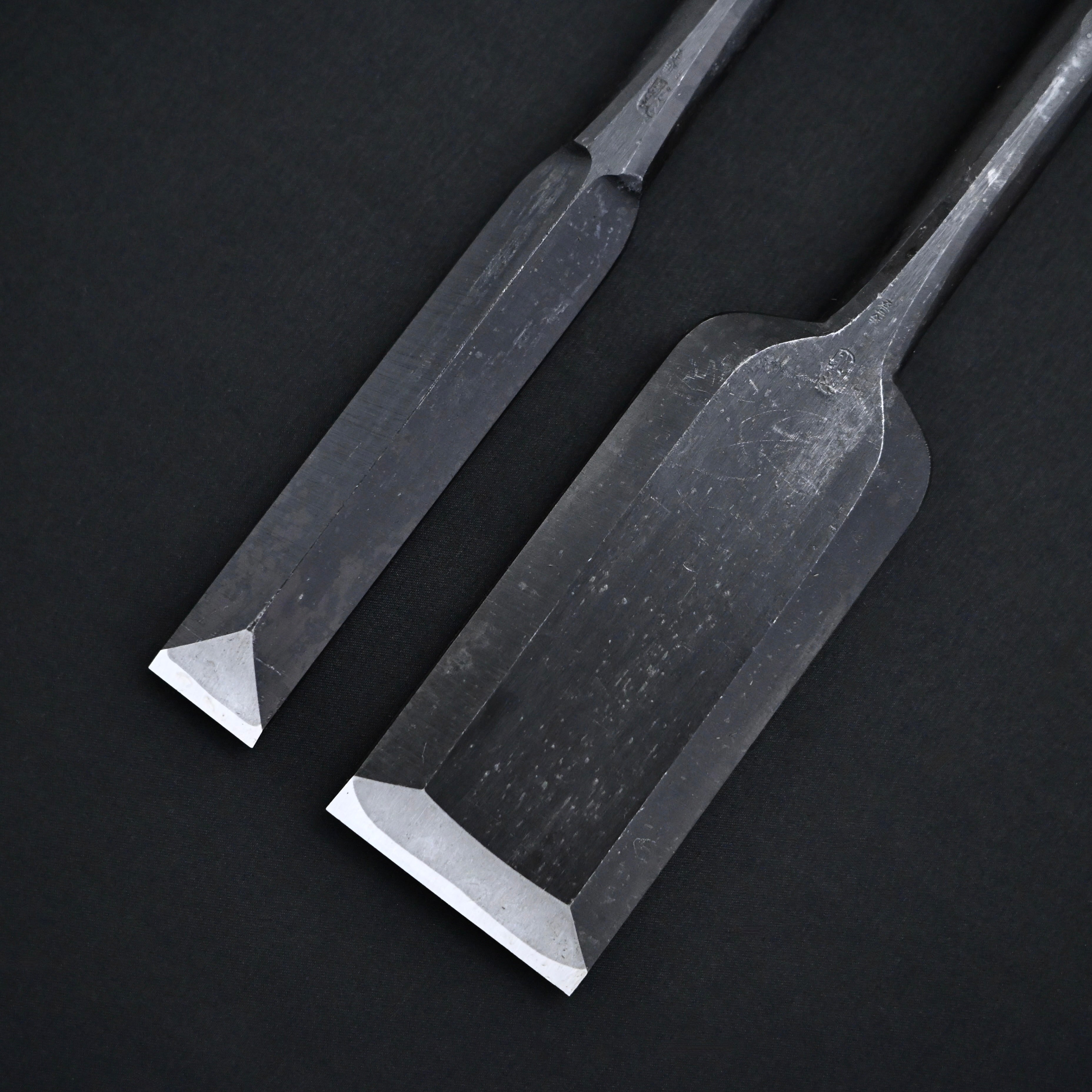 Sukemaru Slick Chisels set (Ootsuki-nomi, Hontsuki-Nomi) with white steel 助丸 本突き組鑿 24mm / 54mm
