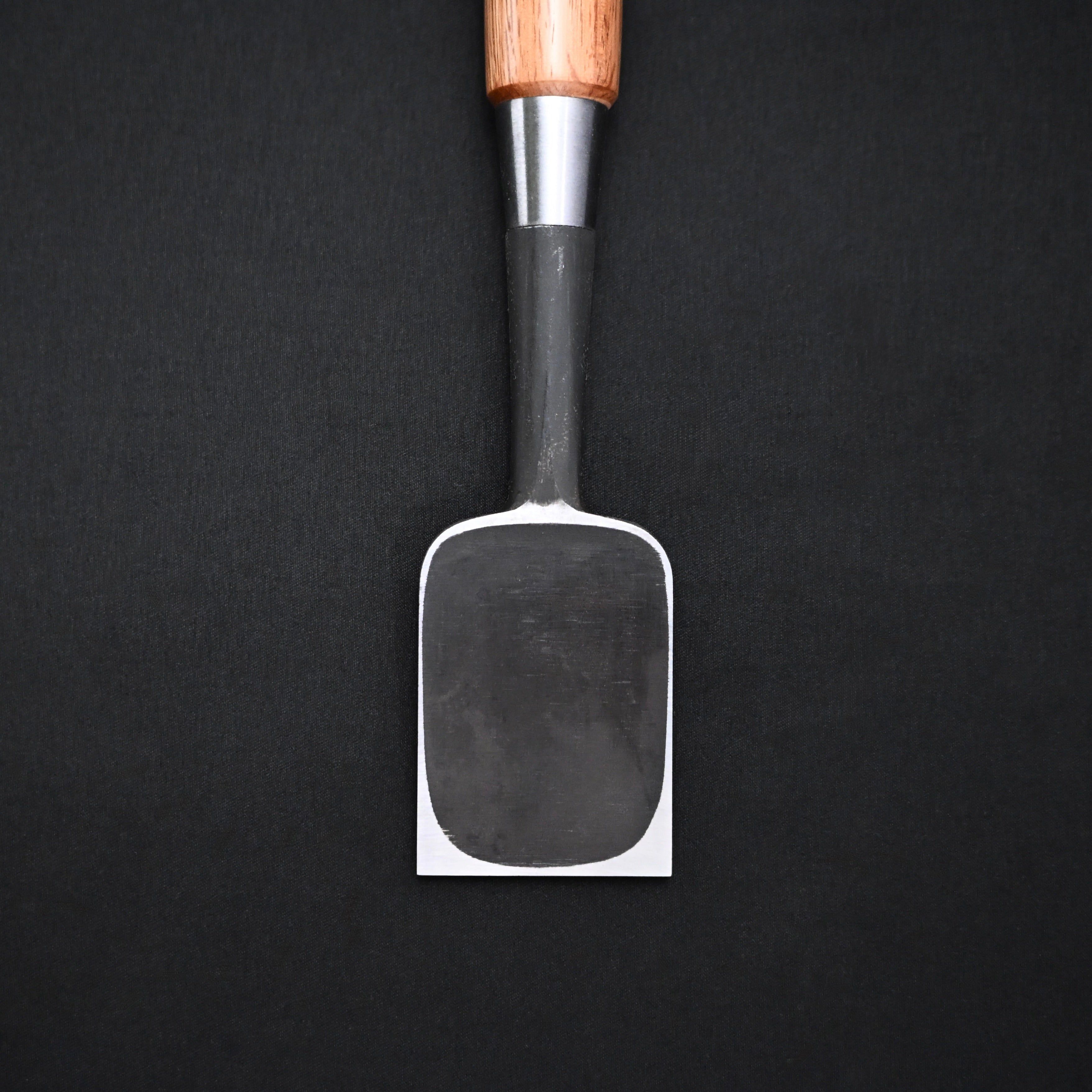 New stock Kiyohisa Bachi chisel 42mm by Watanabe Kiyoe 渡辺清栄作 清久 面取追入鑿 赤樫柄 手打桂 寸四